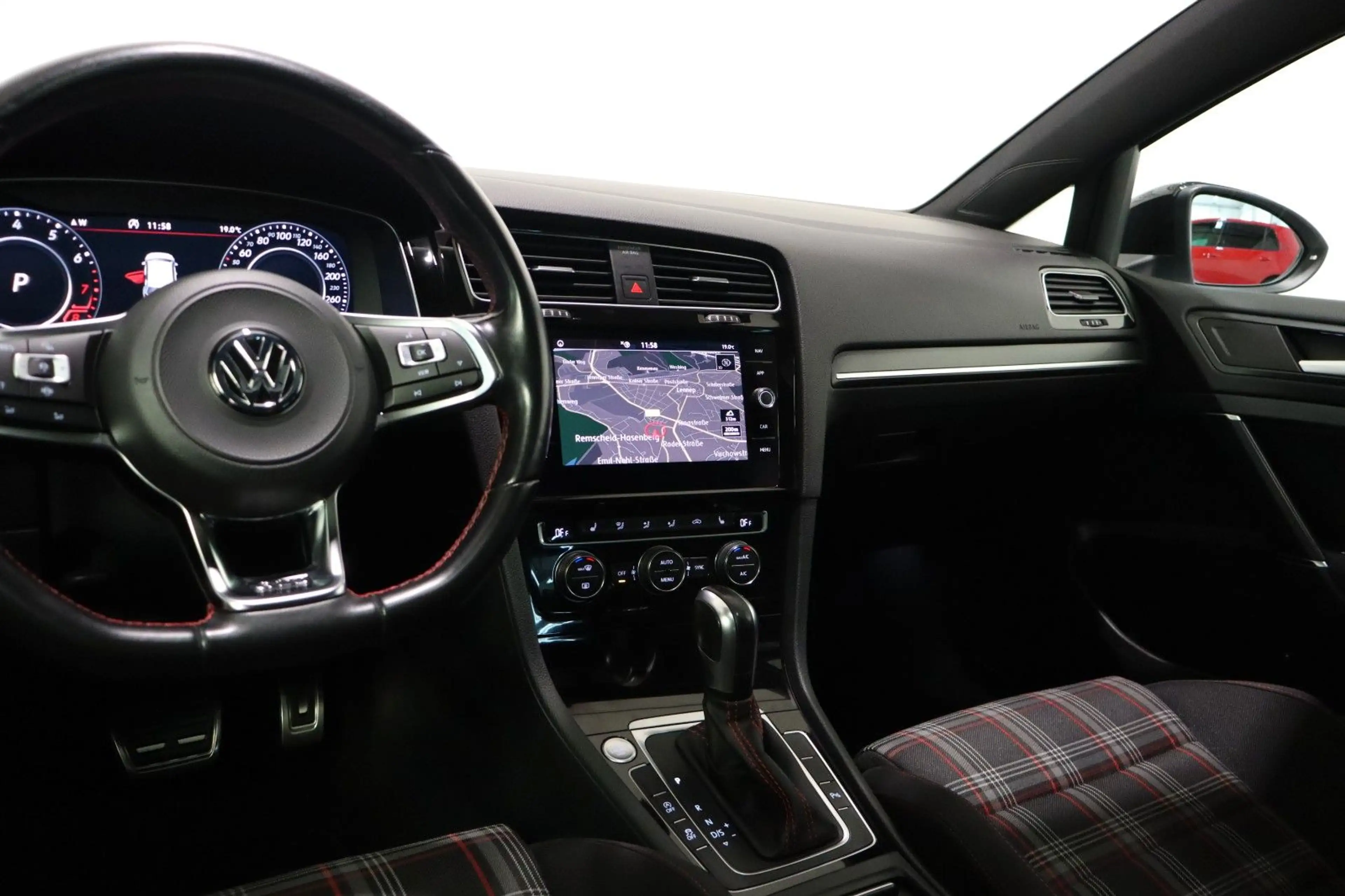 Volkswagen Golf VII GTI 2,0 TSI DSG Performance Virtual ACC — photo 8
