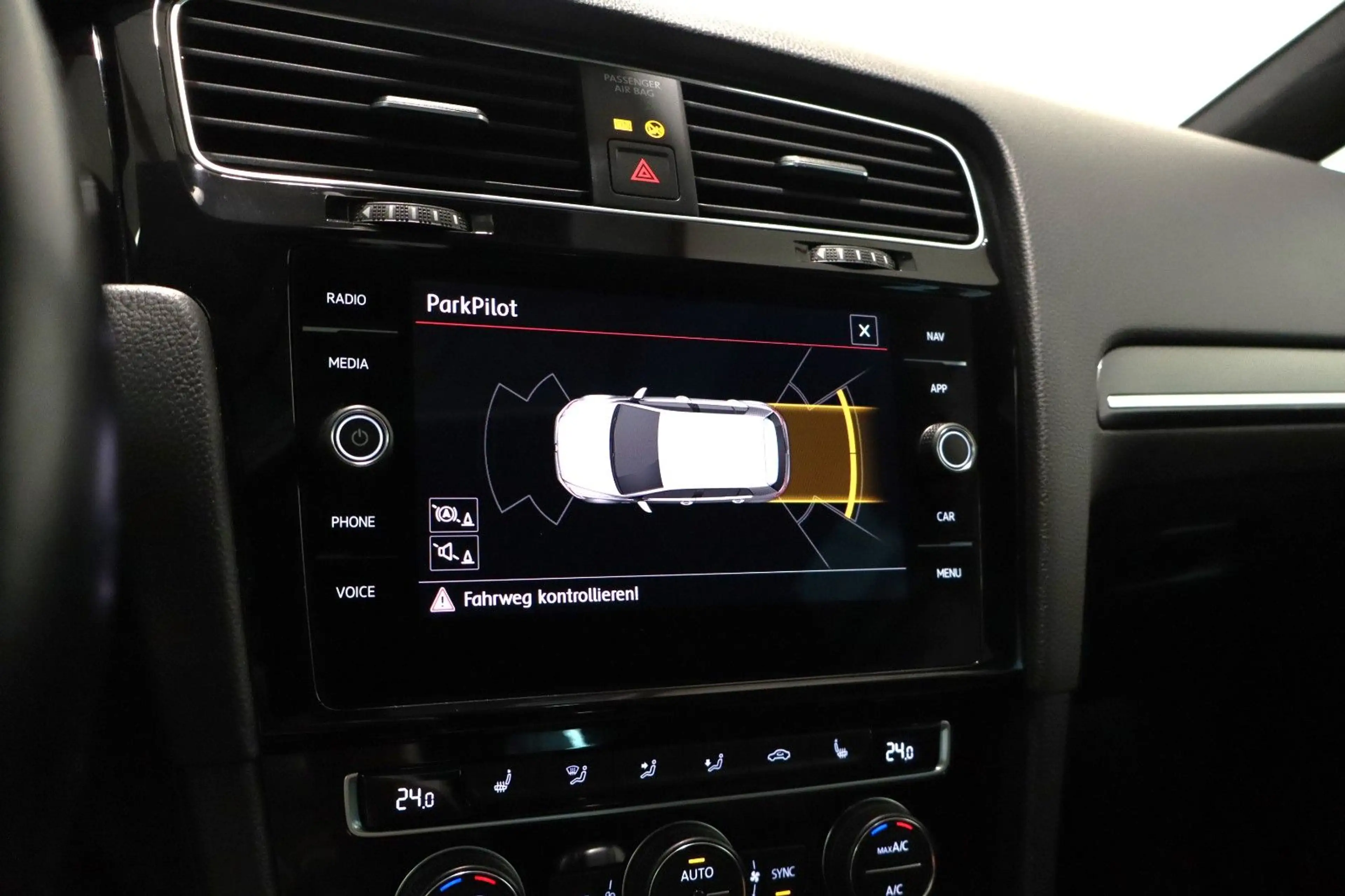 Volkswagen Golf VII GTI 2,0 TSI DSG Performance Virtual ACC — photo 9