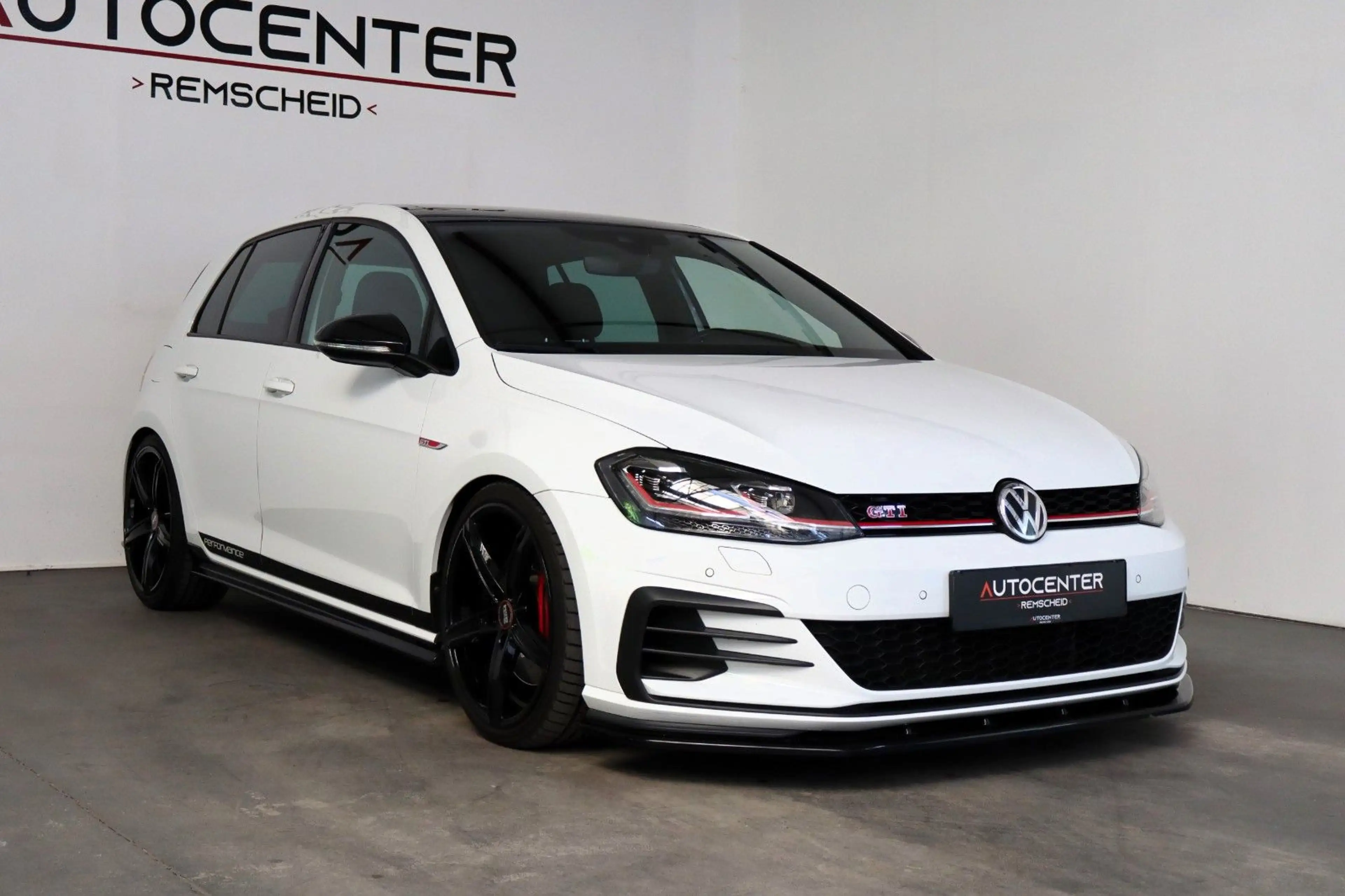 Volkswagen Golf VII GTI 2,0 TSI DSG Performance Virtual ACC — photo 3