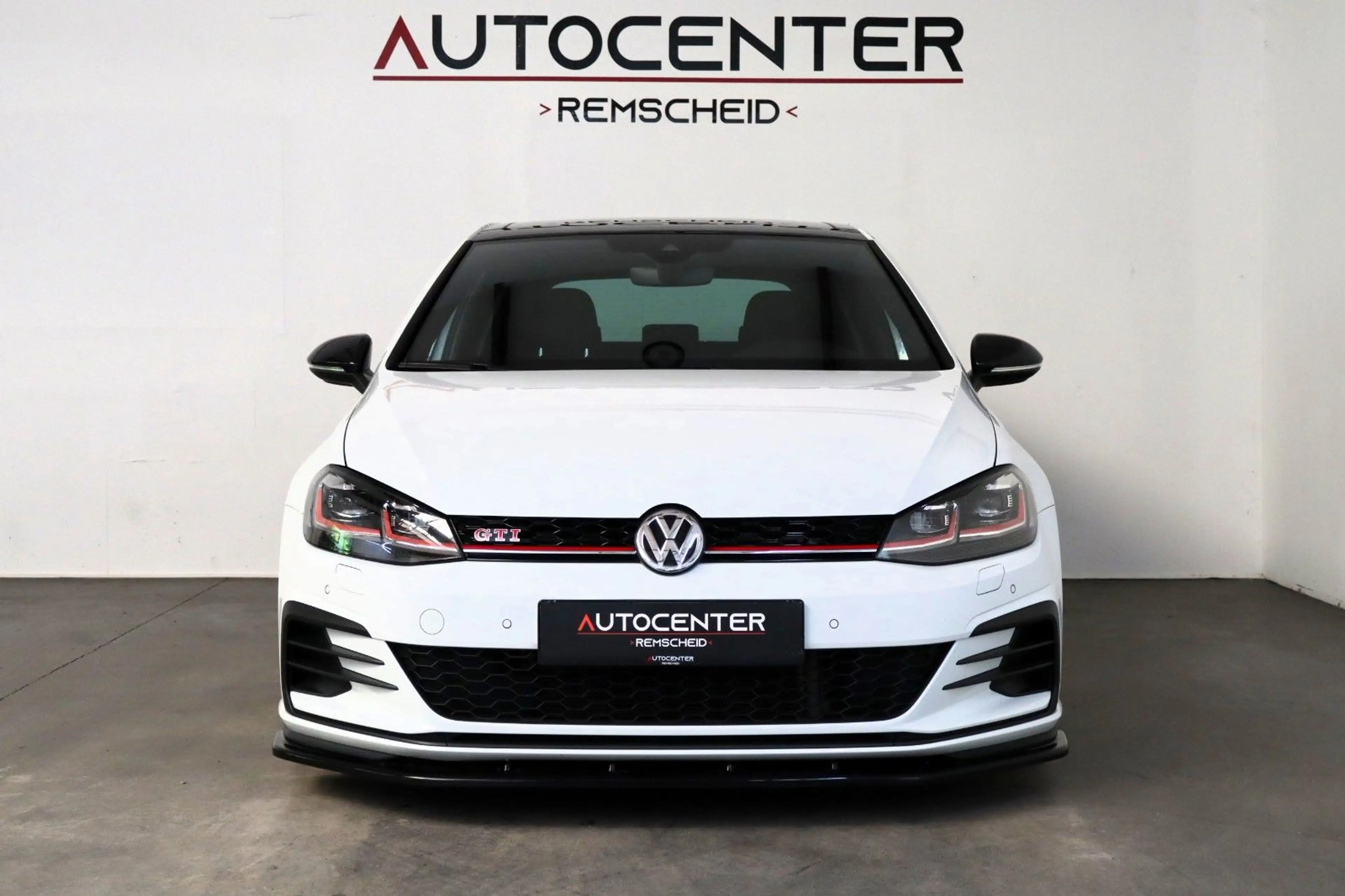 Volkswagen Golf VII GTI 2,0 TSI DSG Performance Virtual ACC — photo 2