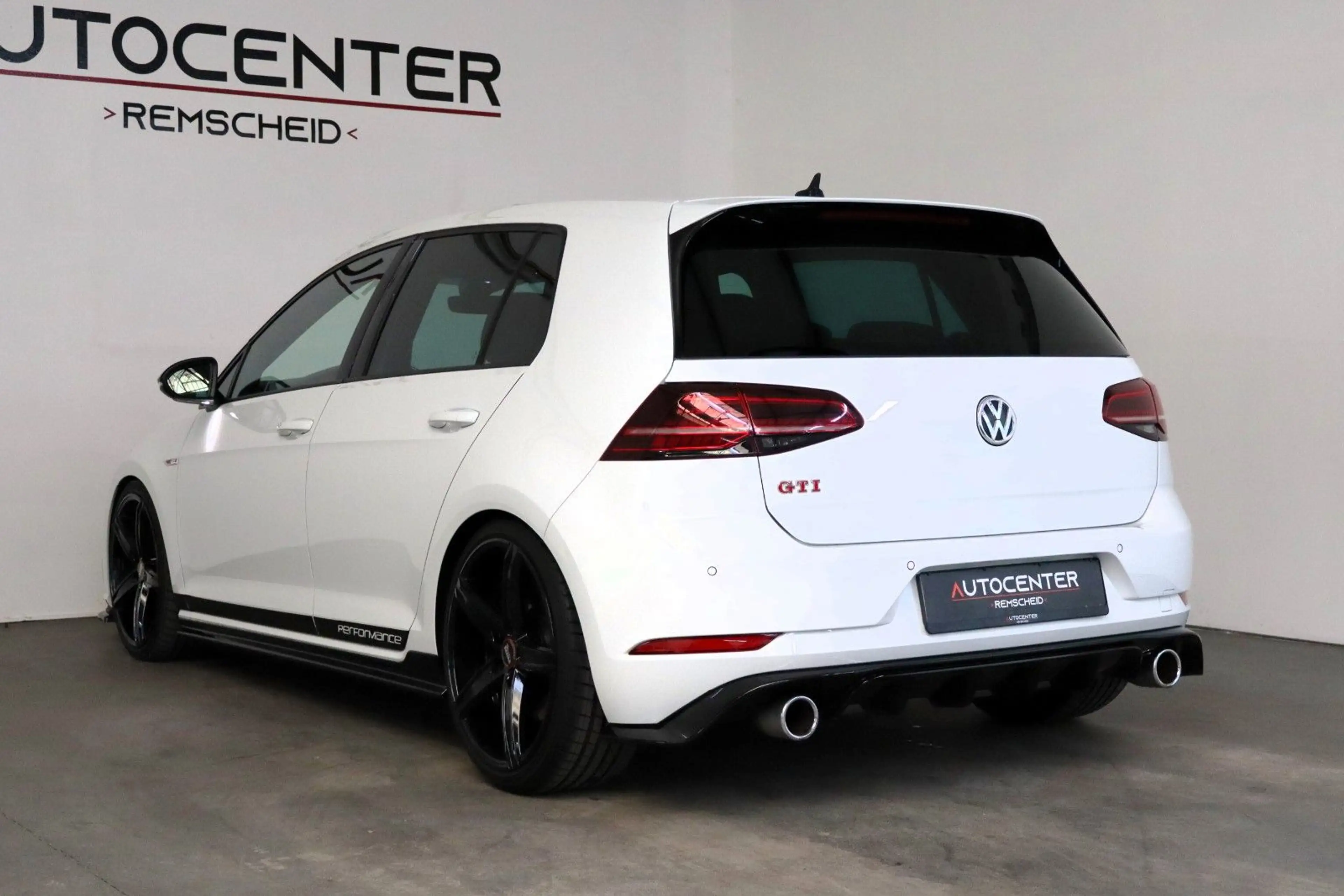 Volkswagen Golf VII GTI 2,0 TSI DSG Performance Virtual ACC — photo 4