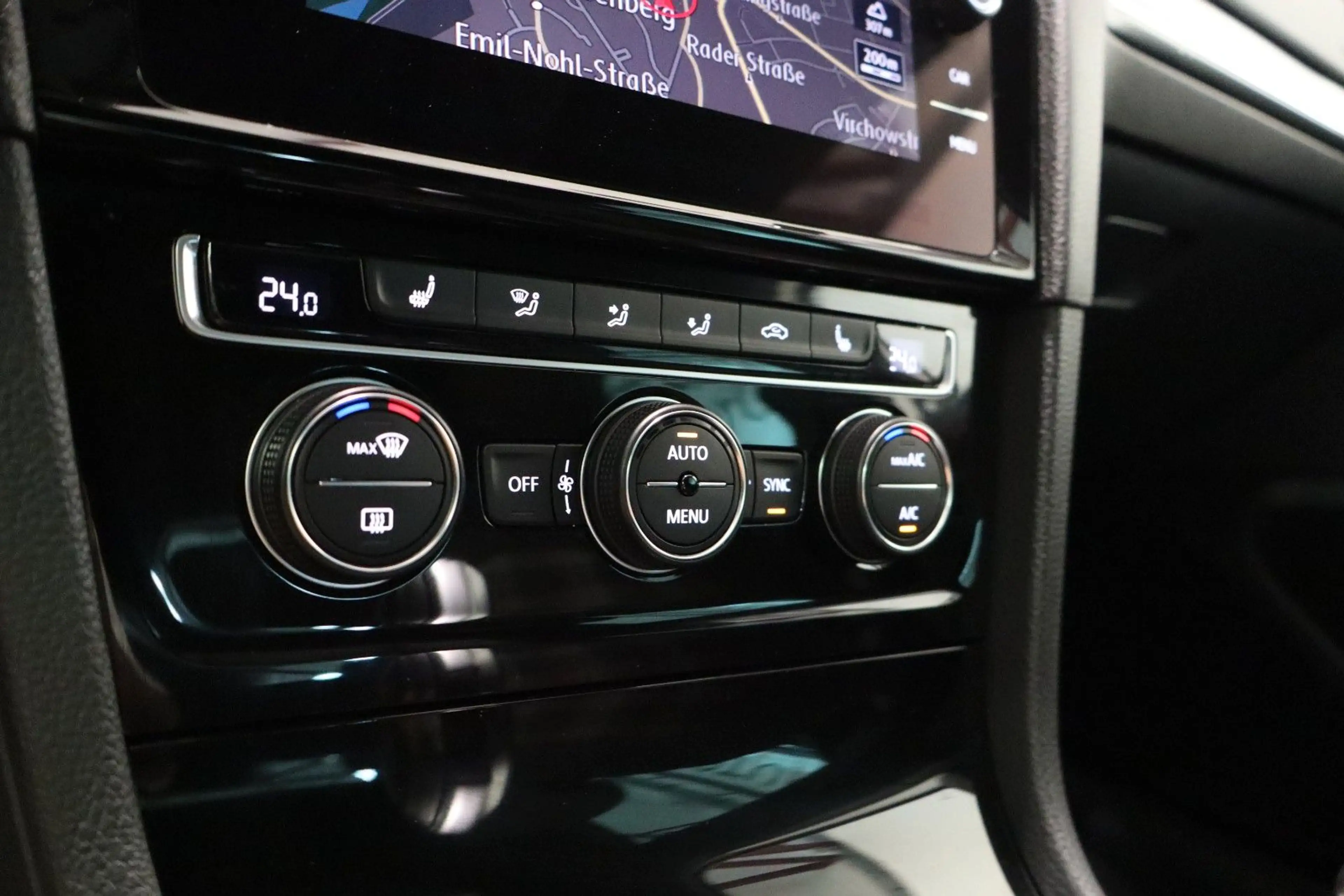 Volkswagen Golf VII GTI 2,0 TSI DSG Performance Virtual ACC — photo 13
