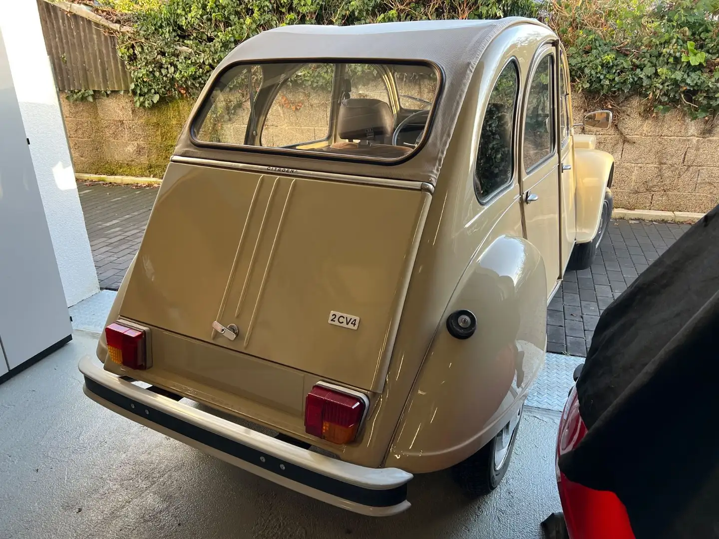 Citroen 2CV 4 Sammlerzustand Ente TÜV NEU Oldtimer Beżowy - 2