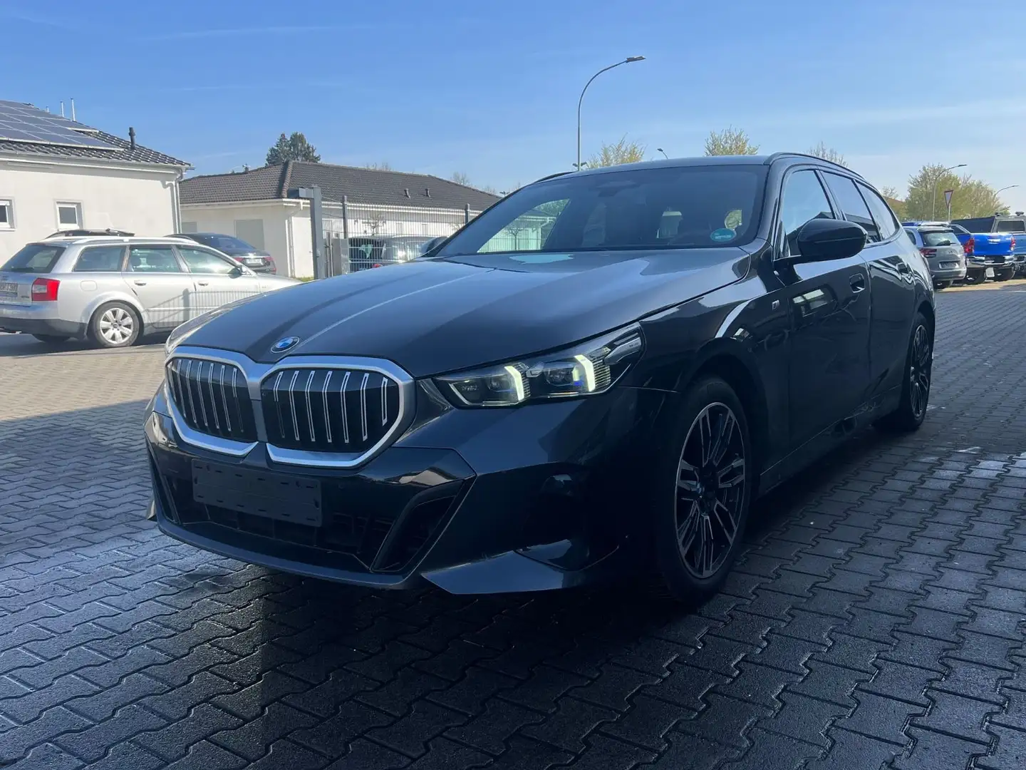 BMW 520 d M Sport Tour. *STANDHZ*HUD*LED*360°*SHZBEL* Grijs - 1