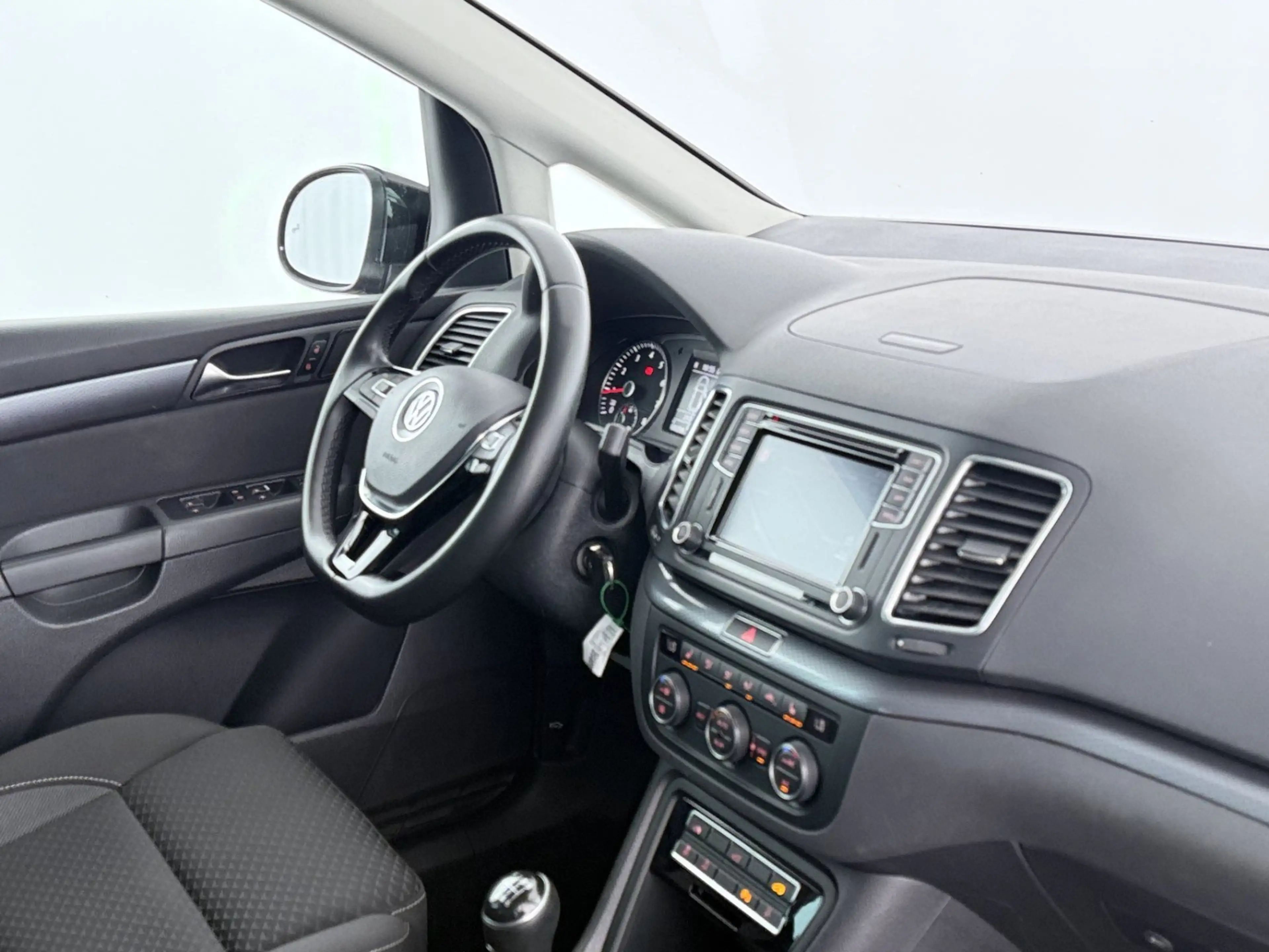Volkswagen Sharan 1.4 TSI Active 7-SITZER AHK RADAR NAVI PDC — photo 14