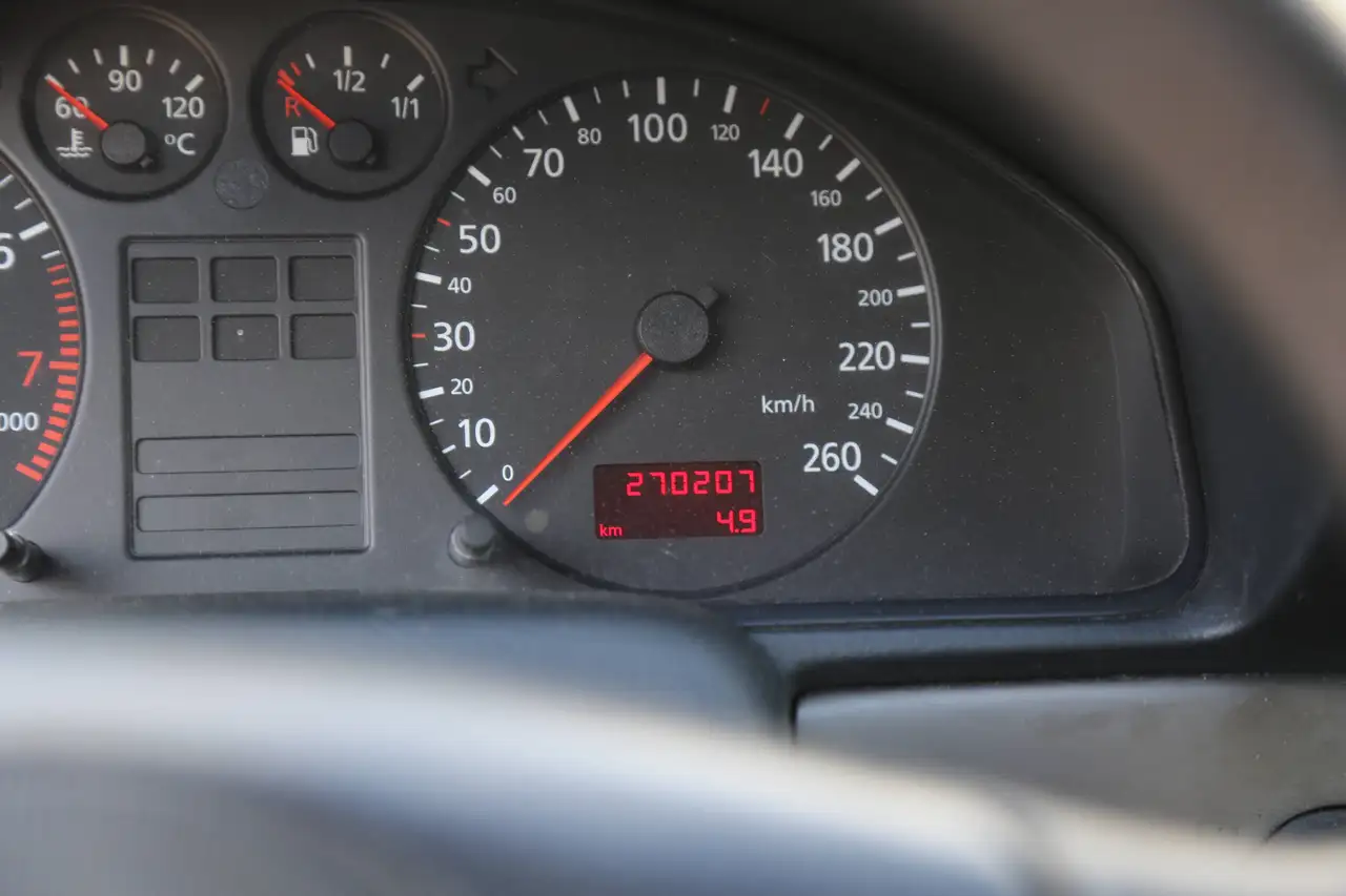Audi A4 1.6, foto 8