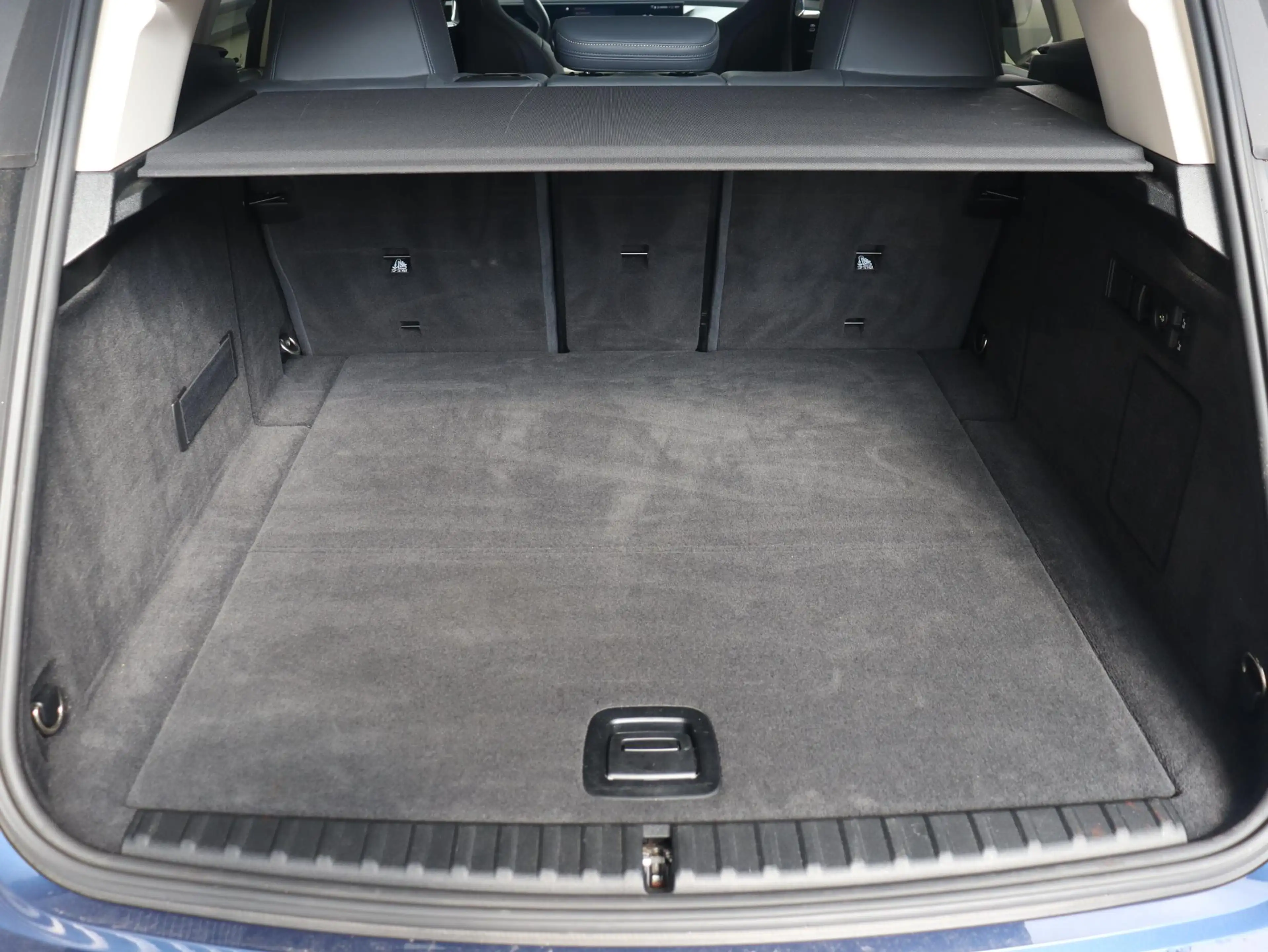 BMW iX xDrive40 | Driving Assistant Prof. | Trekhaak | He — photo 13