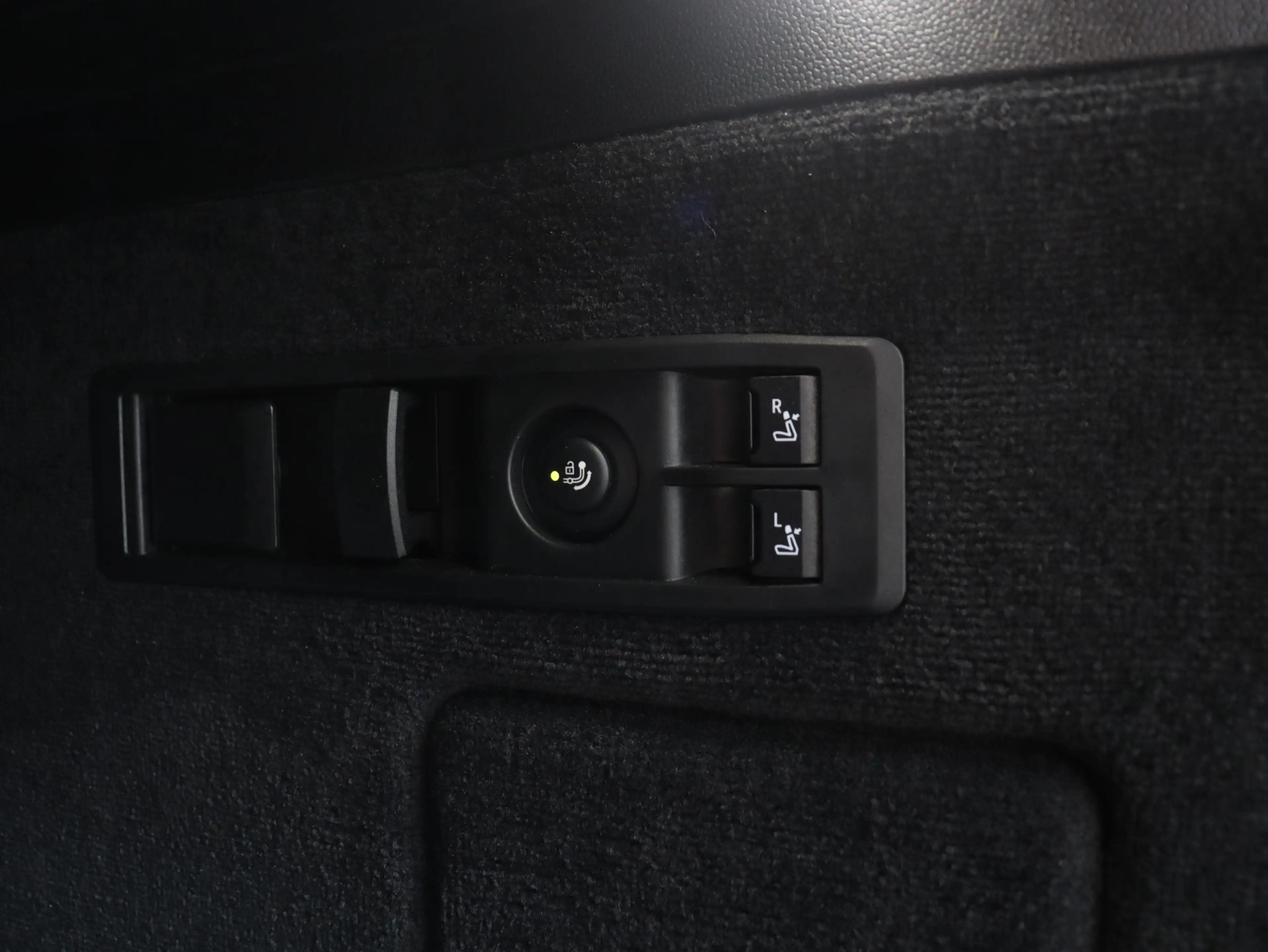 BMW iX xDrive40 | Driving Assistant Prof. | Trekhaak | He — photo 15