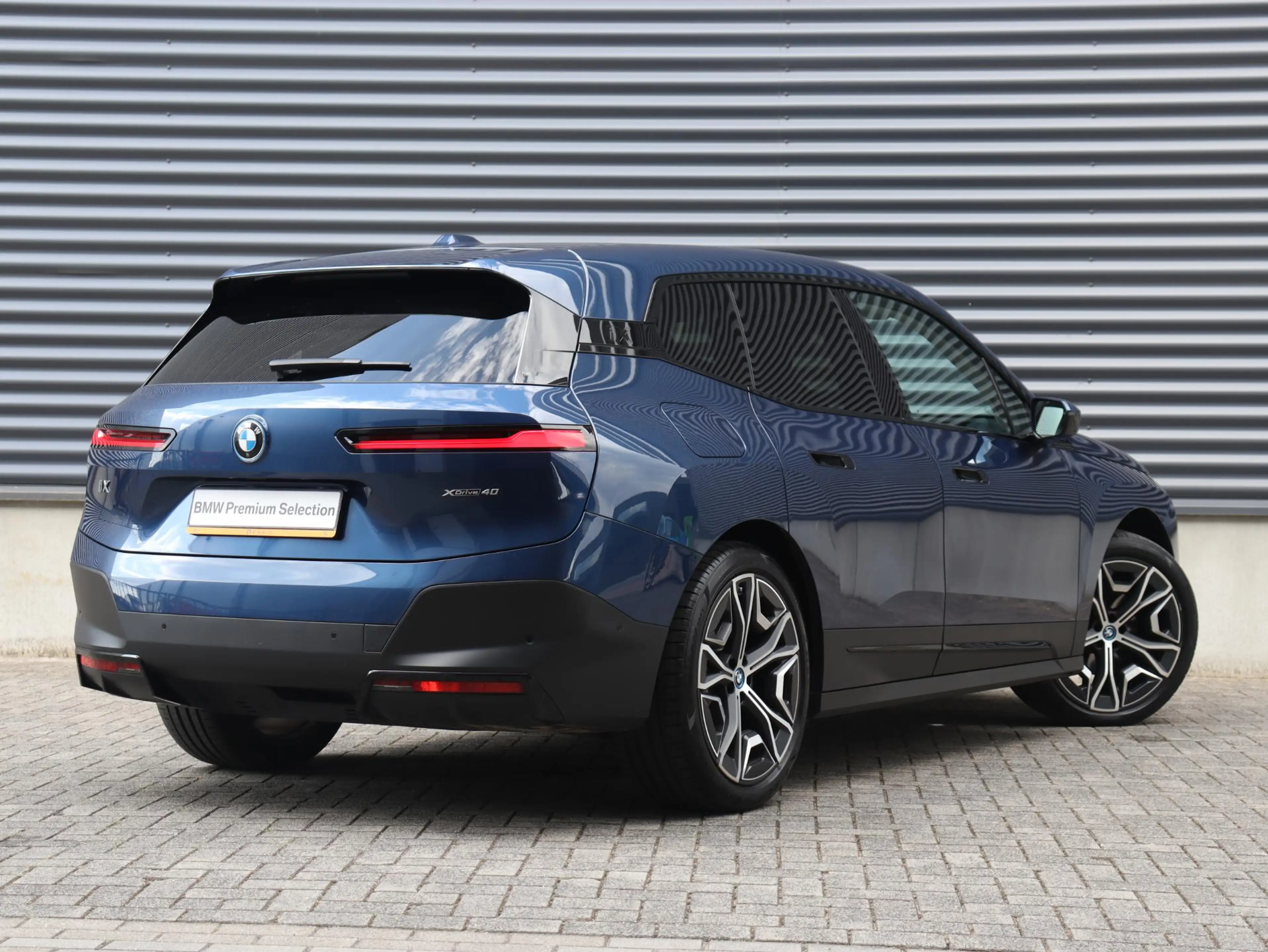 BMW iX xDrive40 | Driving Assistant Prof. | Trekhaak | He — photo 2