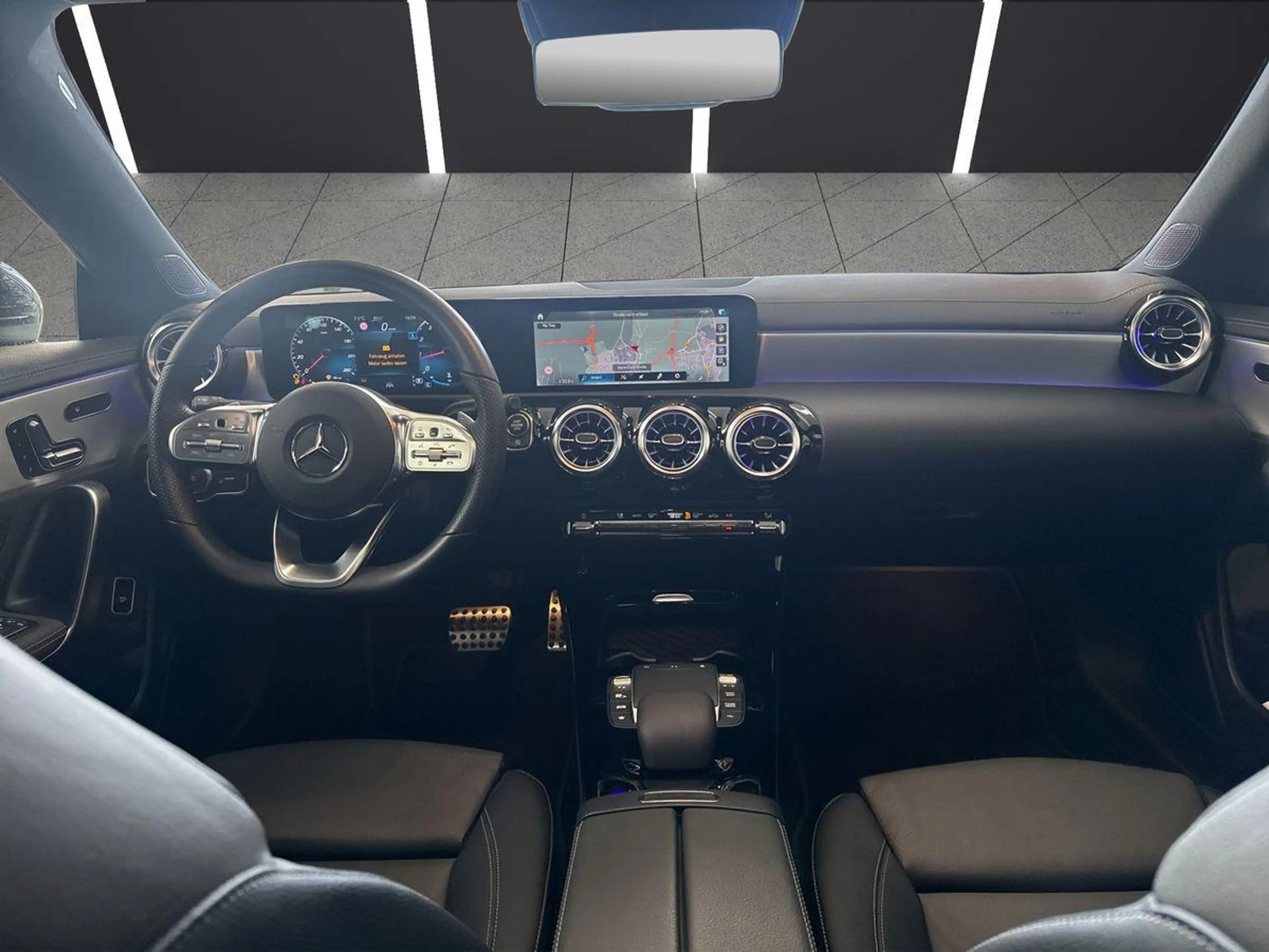 Mercedes-Benz CLA 200 AMG Leder Pano 360 Kam — photo 10