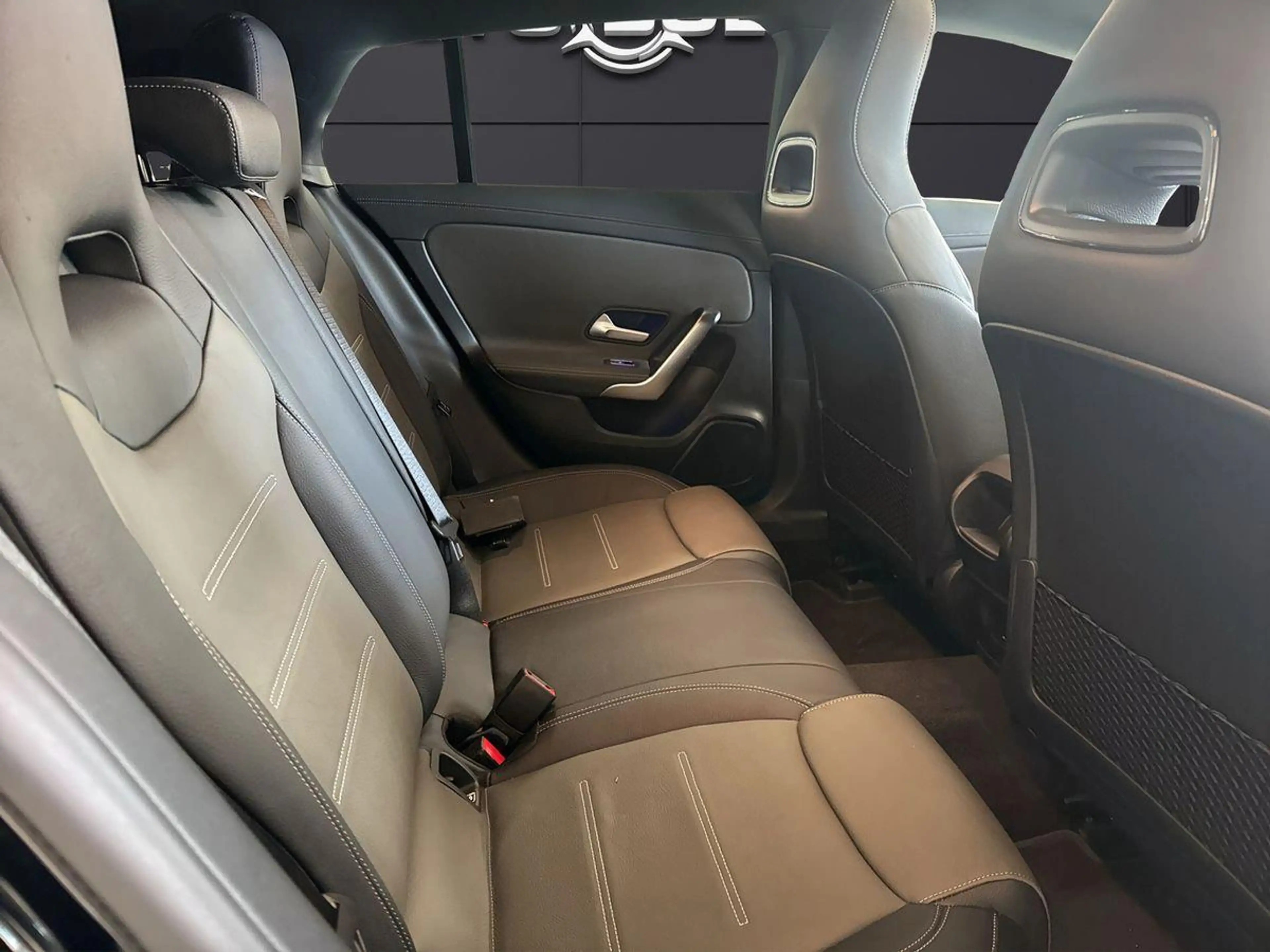 Mercedes-Benz CLA 200 AMG Leder Pano 360 Kam — photo 14