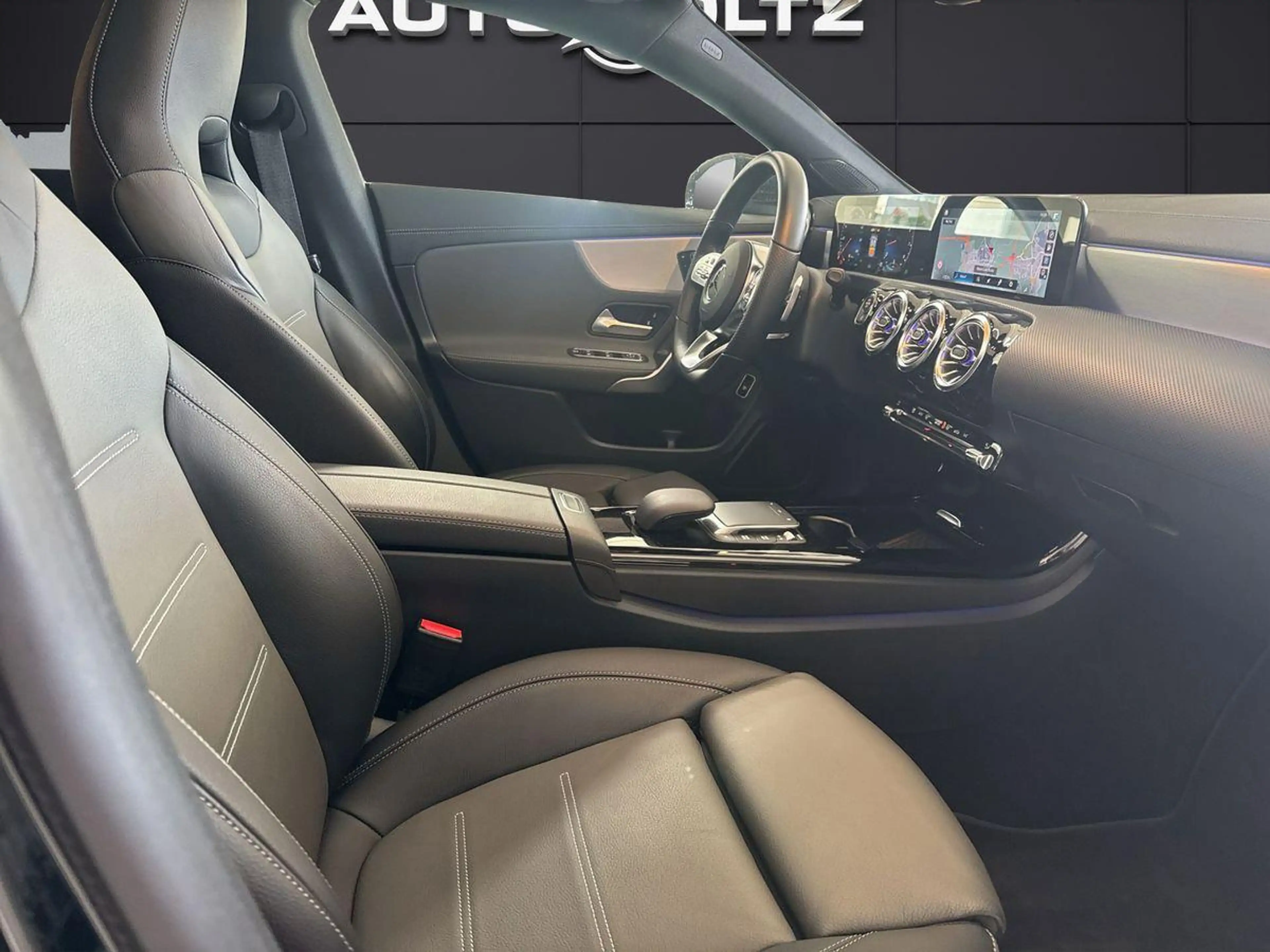 Mercedes-Benz CLA 200 AMG Leder Pano 360 Kam — photo 13