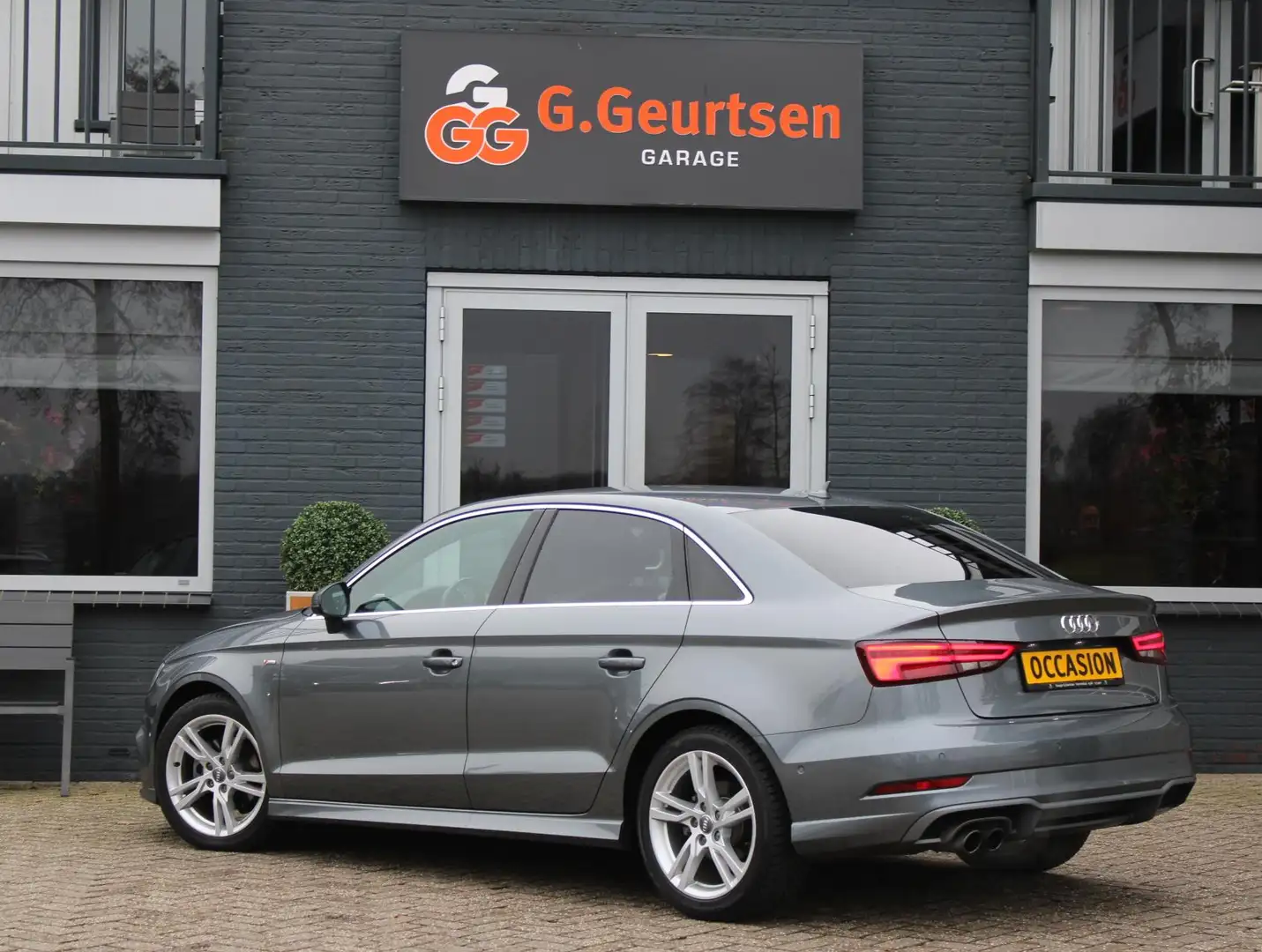 Audi A3 Limousine 1.4 TFSI CoD S-line, LED koplampen, Stan Gris - 2