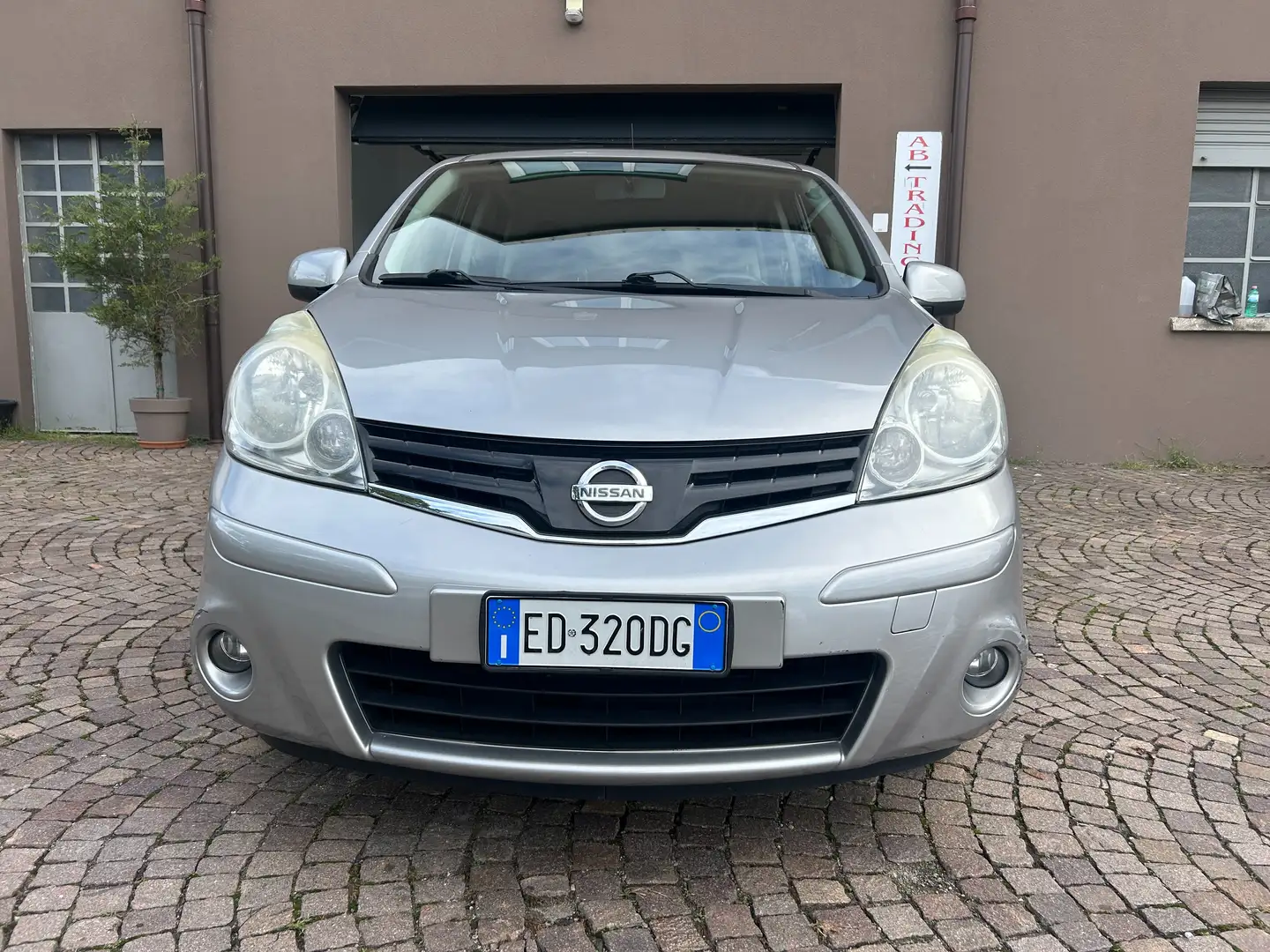 Nissan Note Note I 2010 1.4 16v Visia Gris - 1