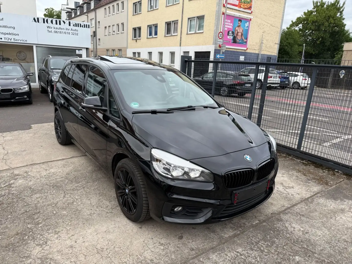 BMW 220 220 d Advantage 7Sitz*Navi*AHK Schwarz - 2