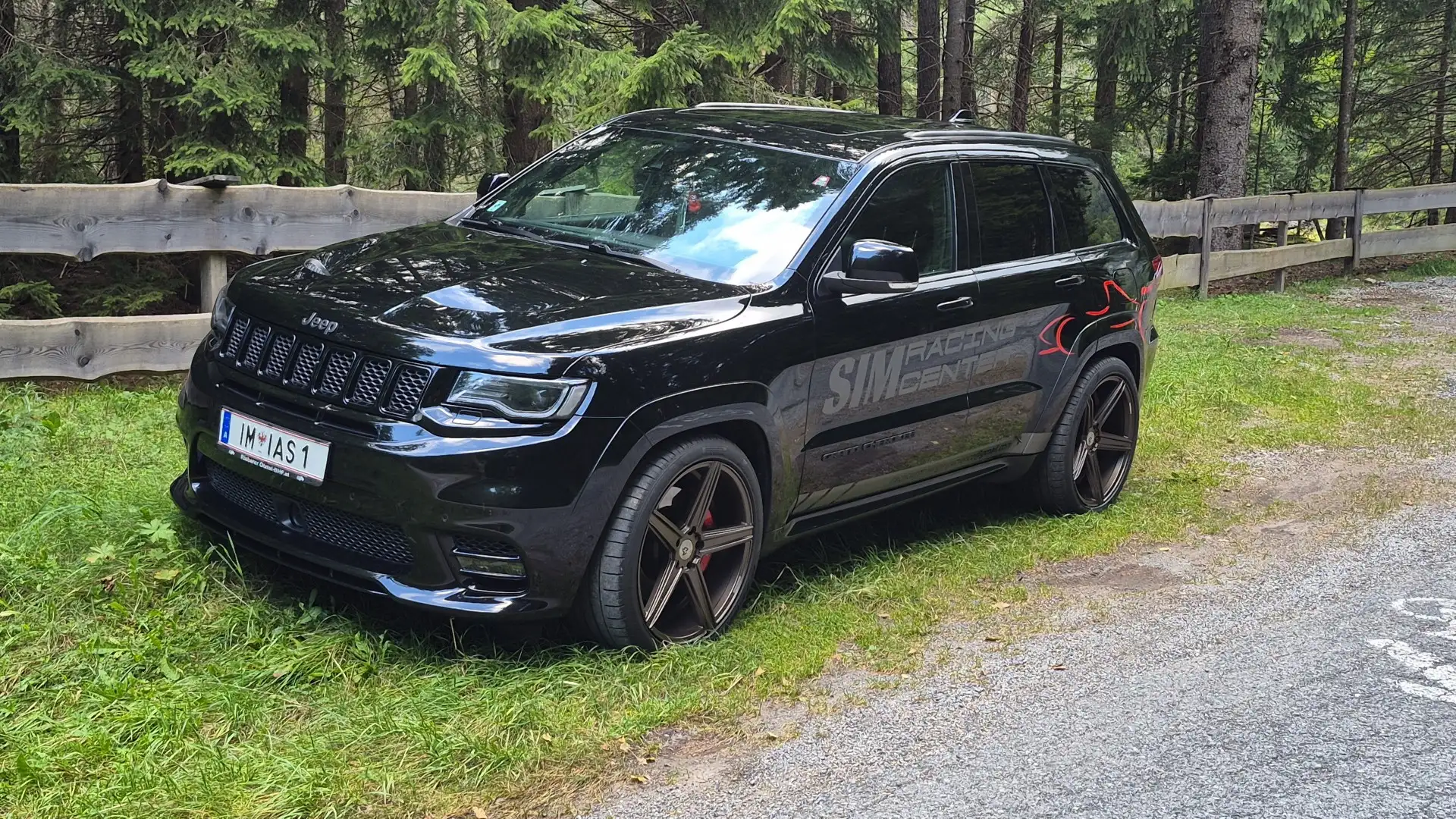 Jeep Grand Cherokee 6,4 V8 HEMI SRT - 1