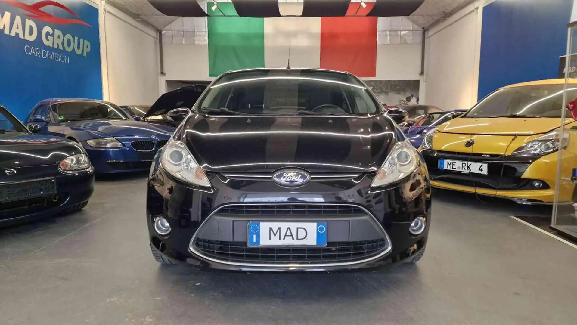 Ford Fiesta 1.4 TDCi 70CV 5 porte Titanium UNICO PROPRIETARIO Nero - 2