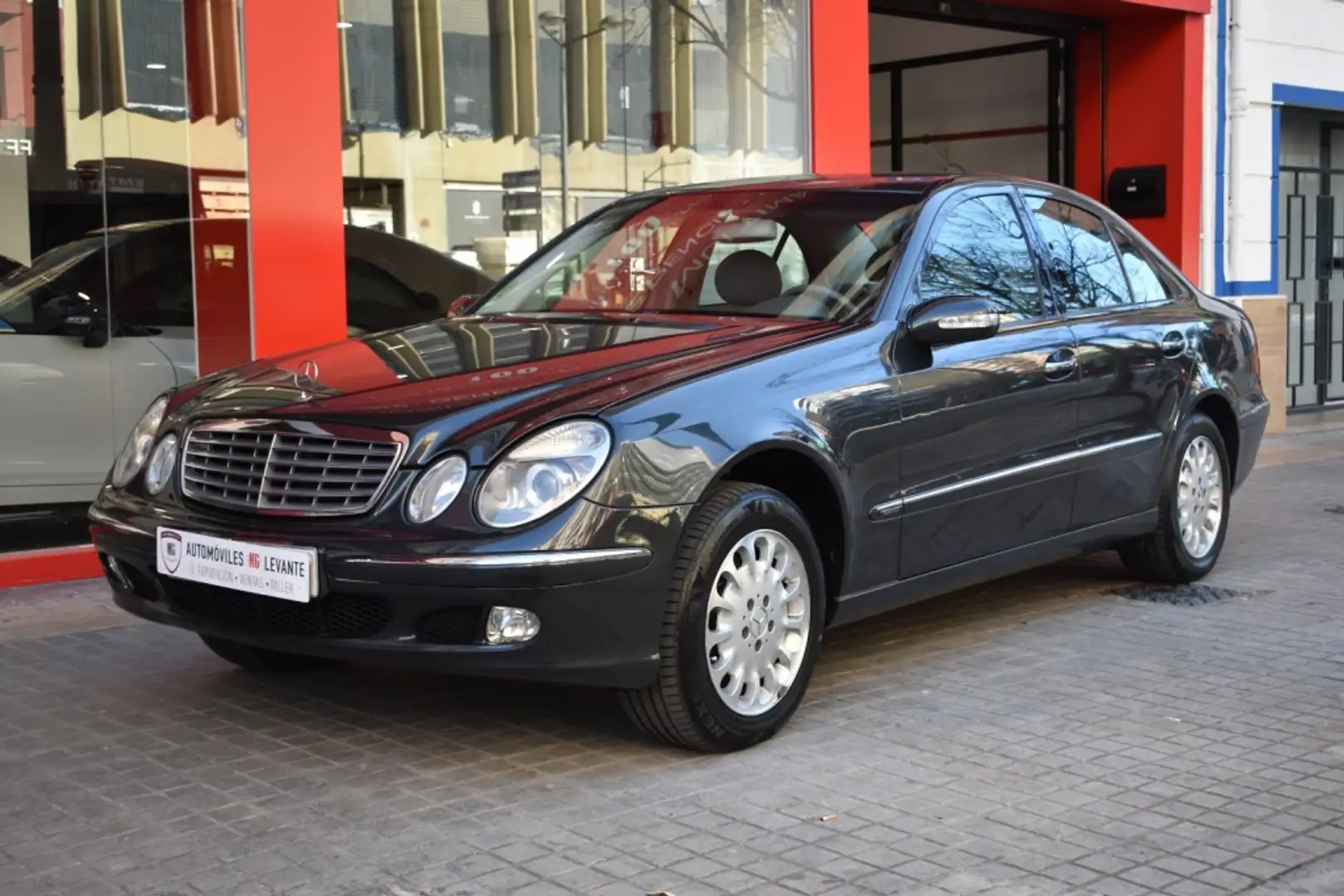 Mercedes-Benz E 320 Elegance Grau - 1