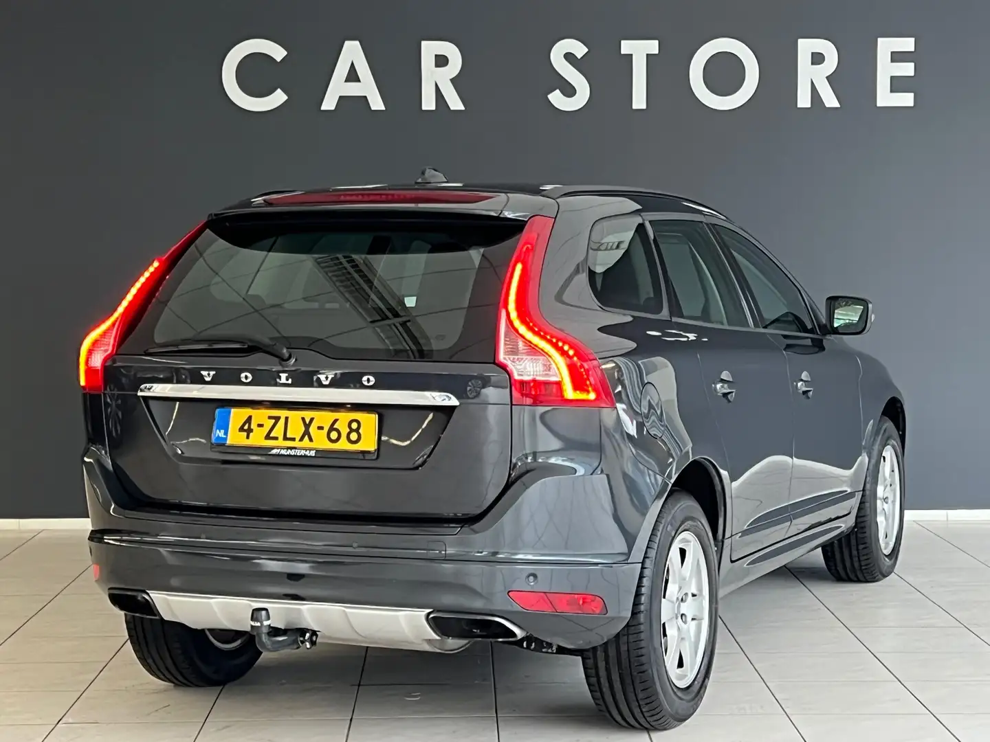 Volvo XC60 2.0 T5 FWD Kinetic TREKHAAK Gris - 2