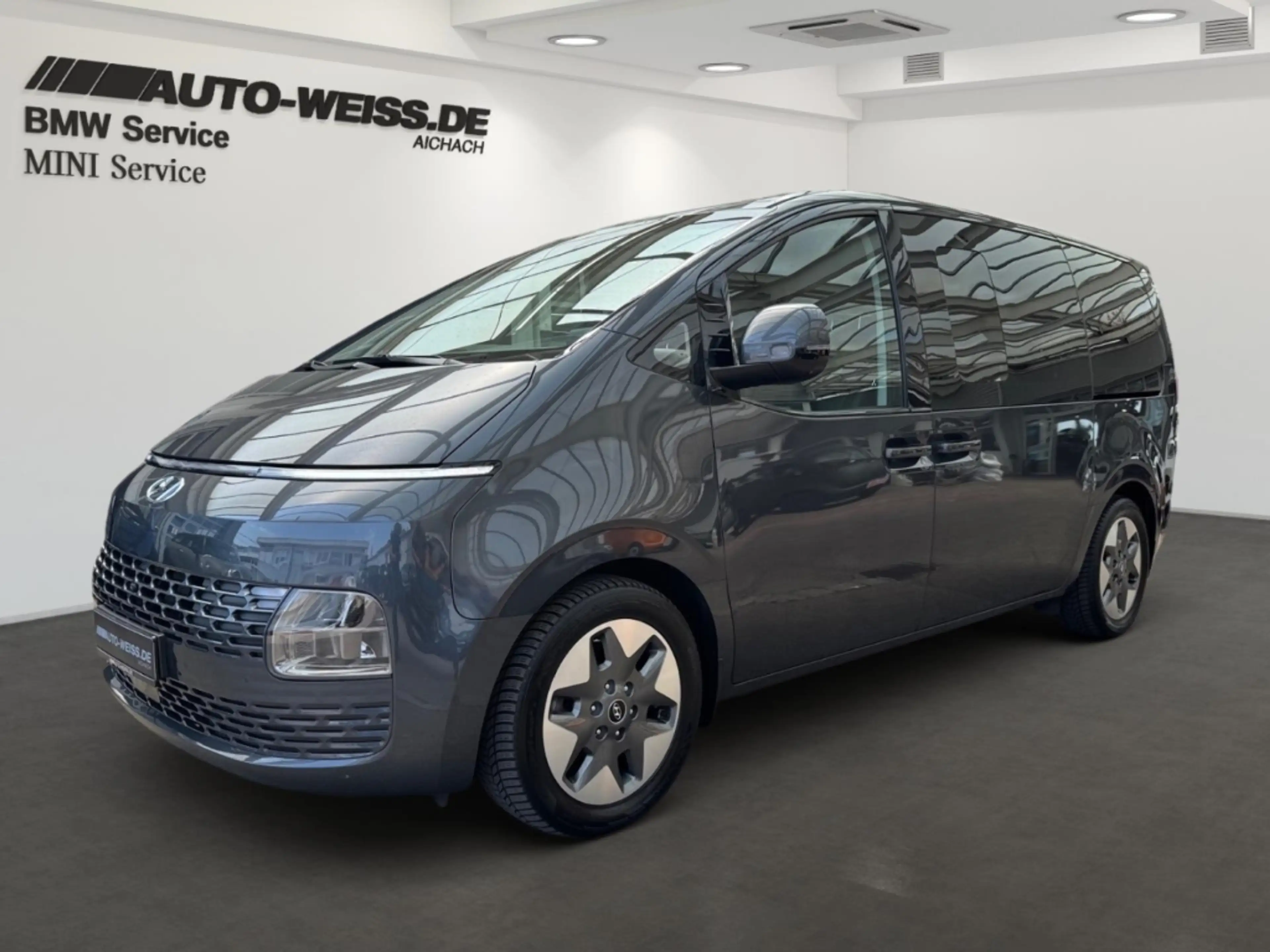 Hyundai STARIA Prime 4WD 9-SITZE+LEDER+NAVI+PANO+BT+BOSE+