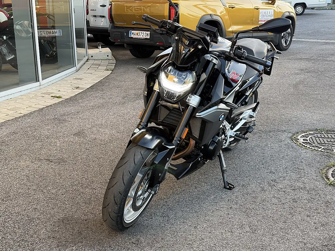 BMW F 900 R