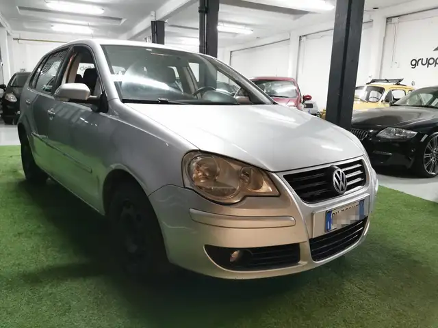 Volkswagen Polo view 4