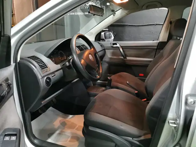 Volkswagen Polo view 6