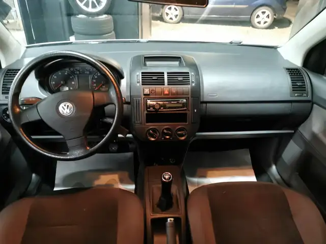 Volkswagen Polo view 5