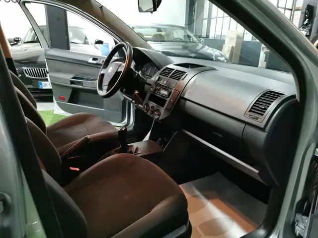 Volkswagen Polo view 7