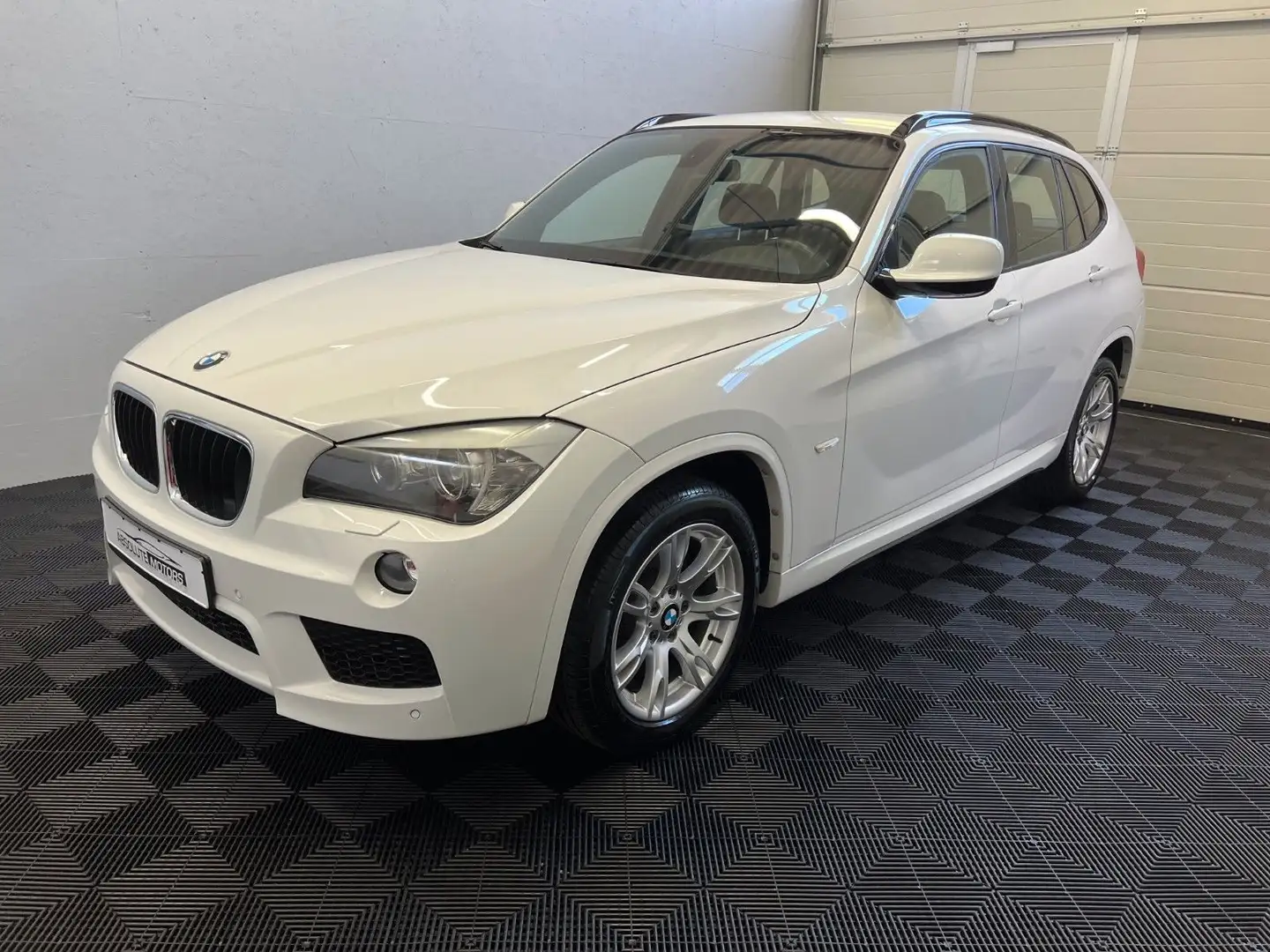 BMW X1 18i sDrive *M-Paket *Navi *AHK *2.Hd *ATM Weiß - 1