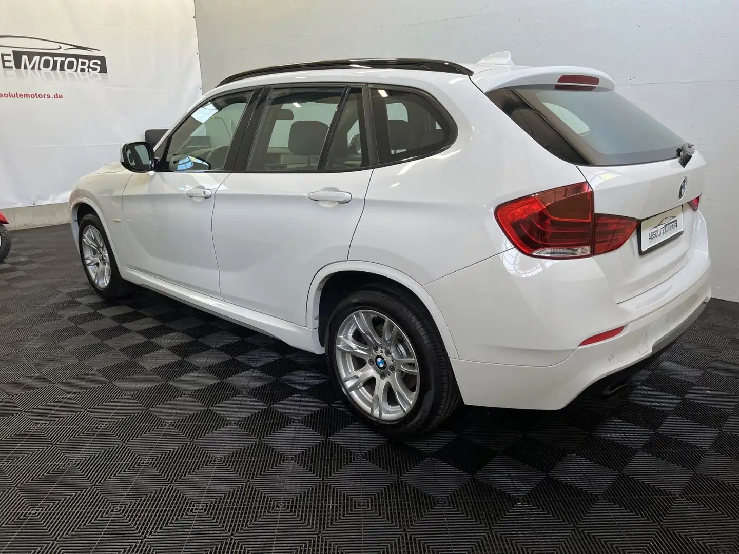 BMW X1 18i sDrive *M-Paket *Navi *AHK *2.Hd *ATM Weiß - 2