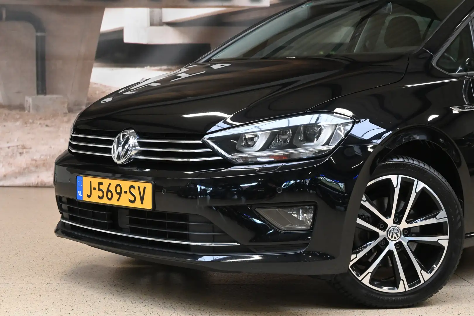 Volkswagen Golf Sportsvan 1.4 TSI 125pk Highline Lounge | Bi-xenon | ACC | S Zwart - 2