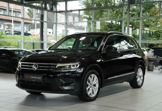 Volkswagen Tiguan view 4