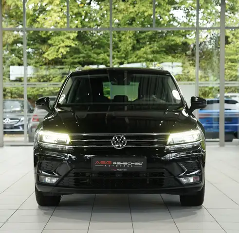 Volkswagen Tiguan view 3