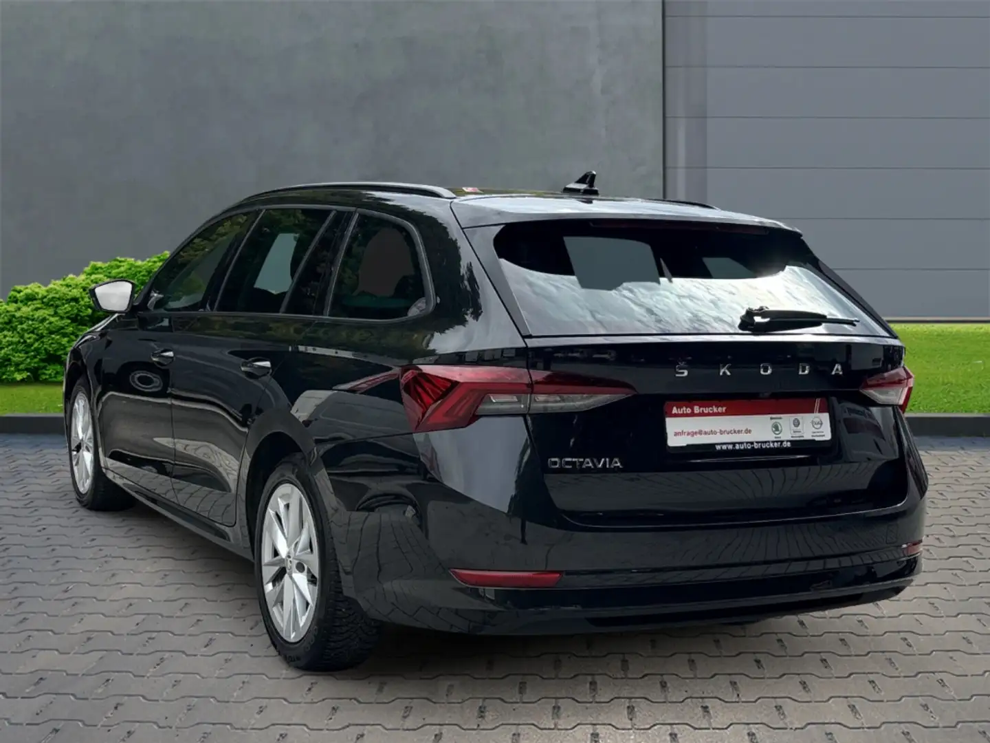 Skoda Octavia Combi Ambition 1.5 TSI Cam+Klima+Keyless+Tempomat Schwarz - 2