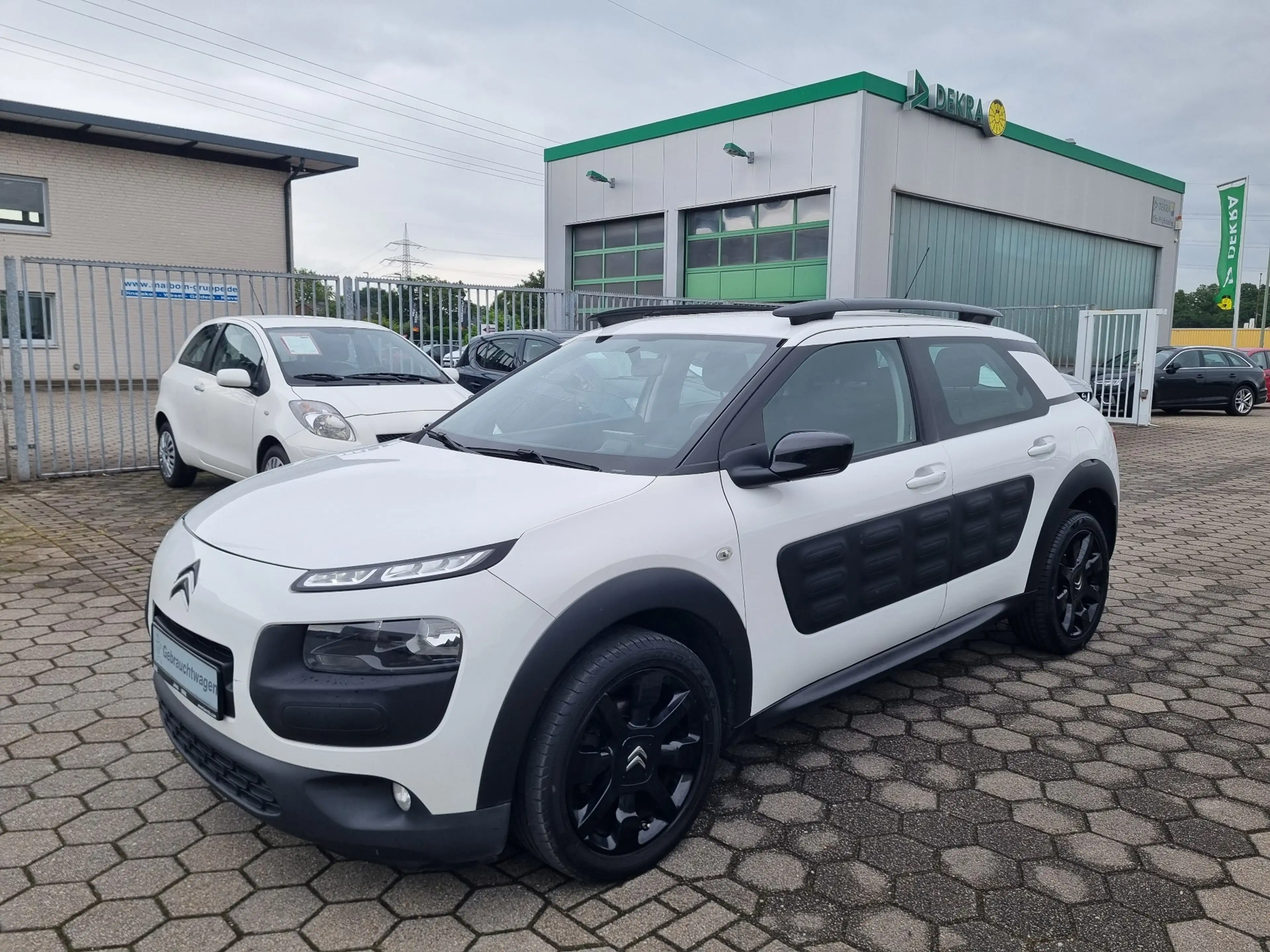 Citroen C4 Cactus BlueHDi Feel Edition"1.Hand"Lückenl.Citroen S-Heft