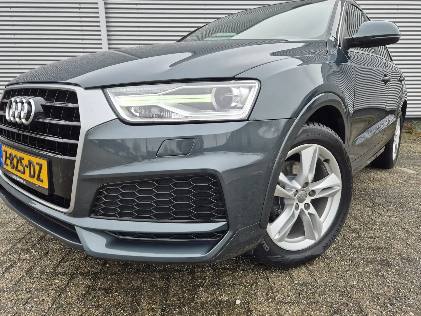 Audi Q3 1.4 TFSI CoD Sport S Line Edition Automaat,Leder,N Grau - 2