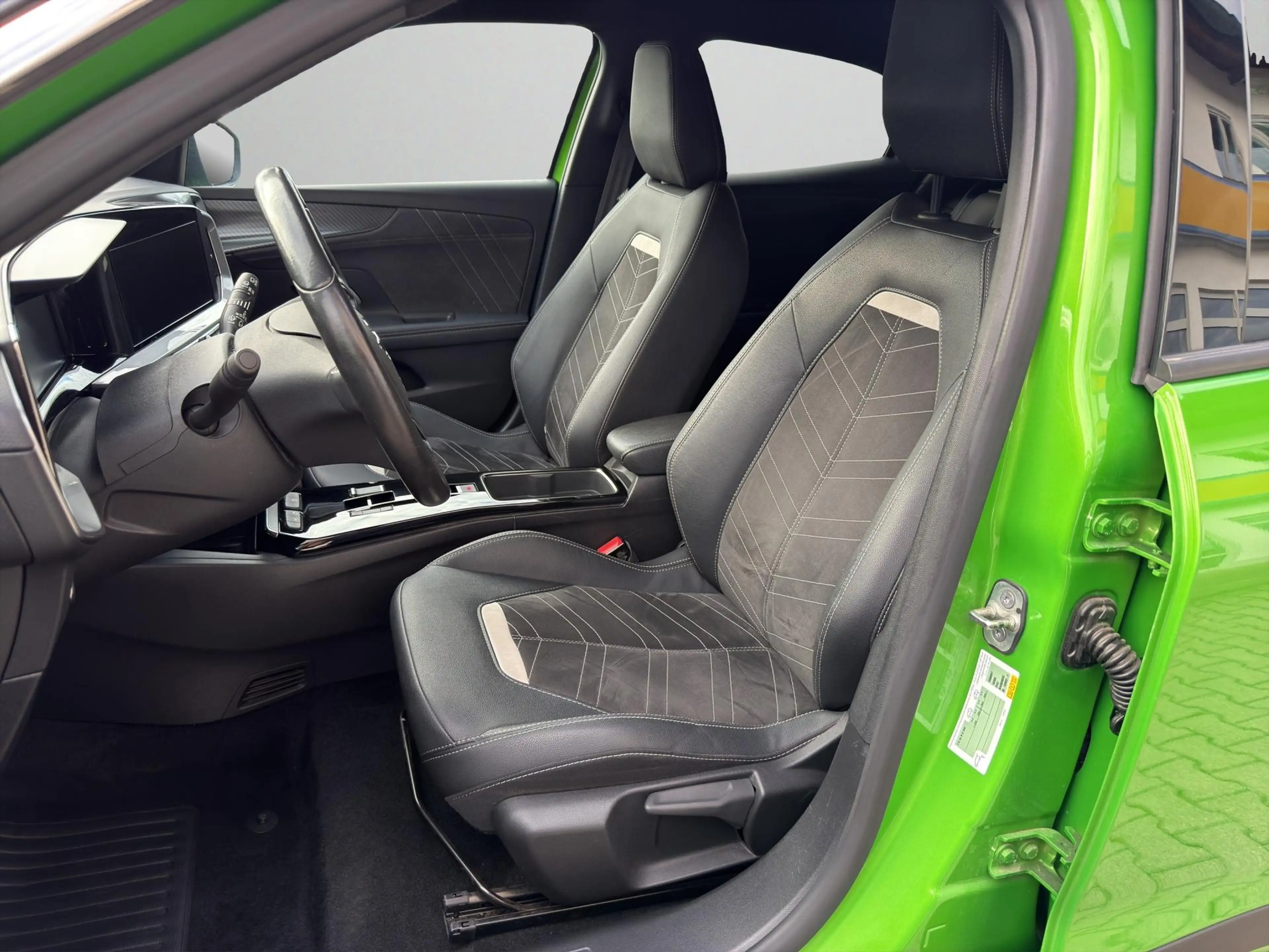 Opel Mokka-E e Ultimate Matrix Navi 8 fach bereift — photo 11