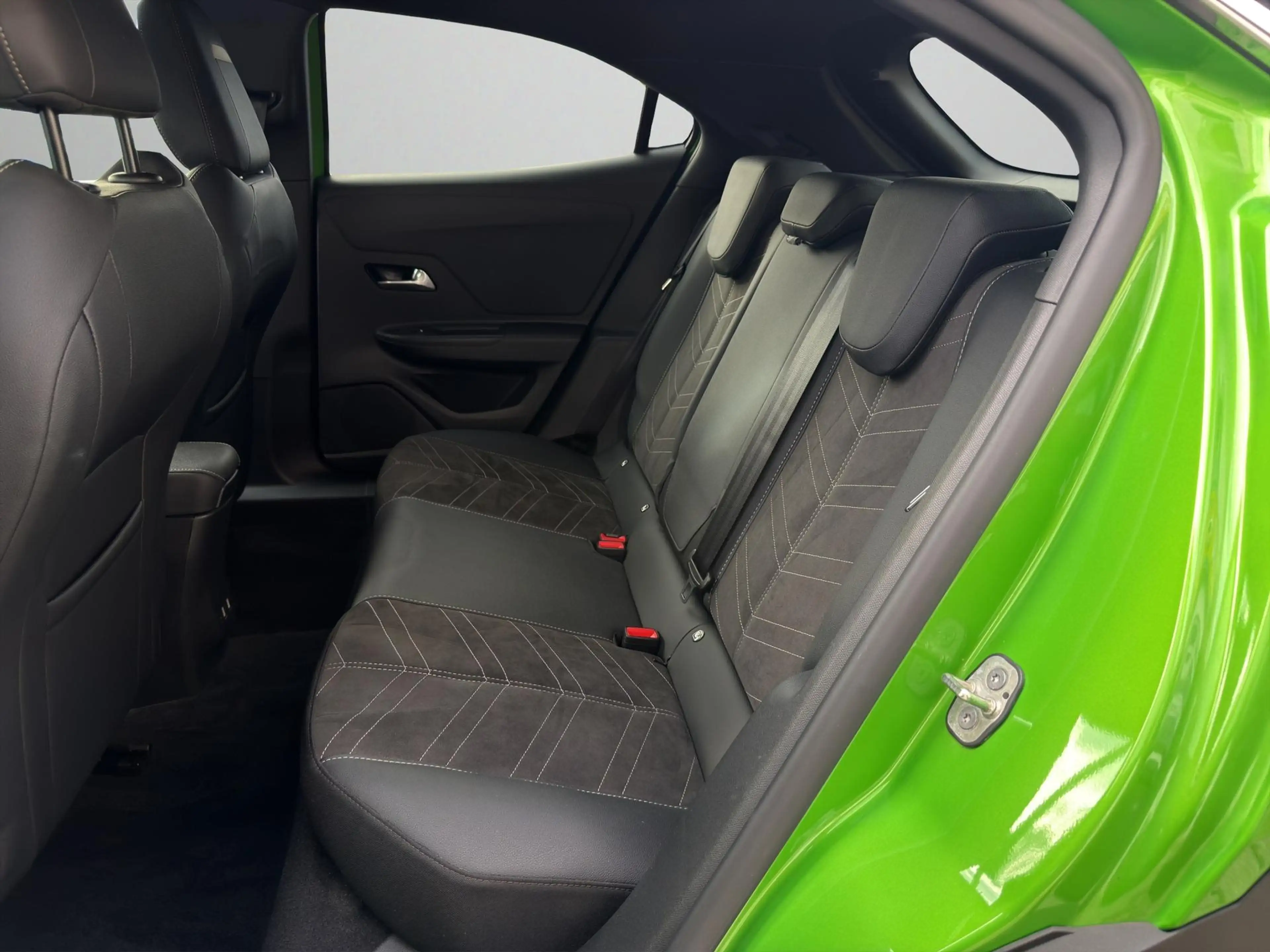 Opel Mokka-E e Ultimate Matrix Navi 8 fach bereift — photo 15