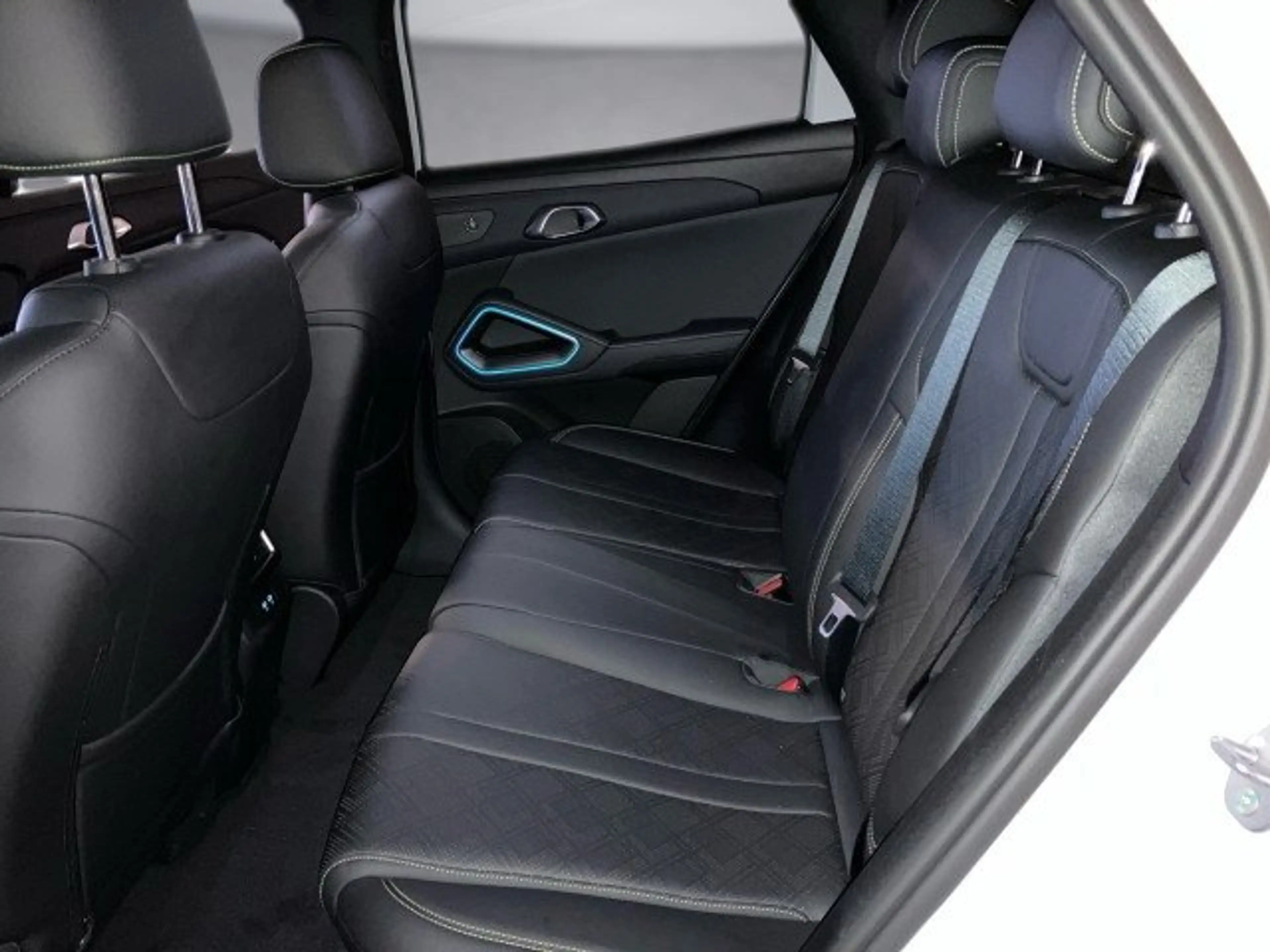 BYD Atto 2 DM-i Boost — photo 9