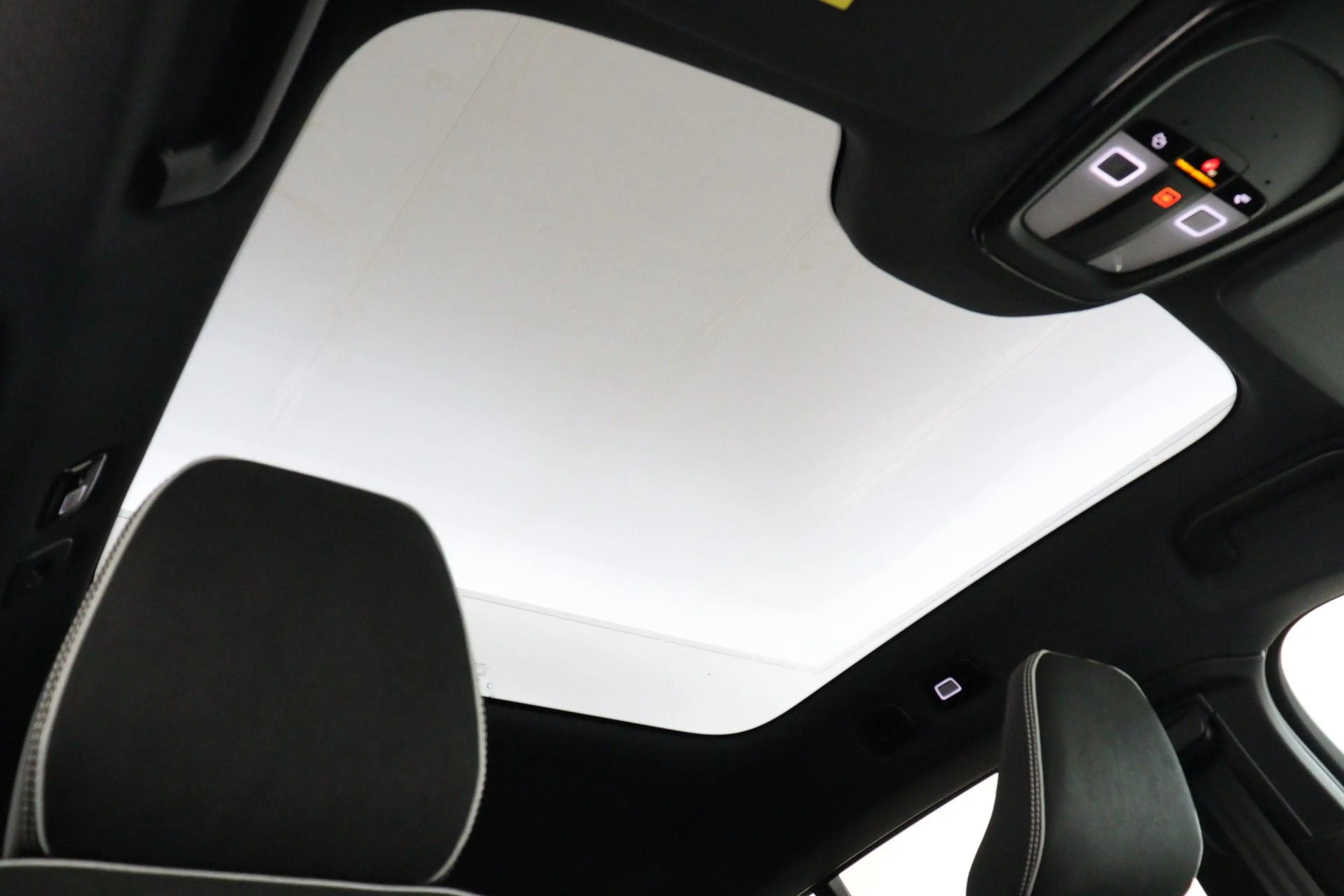 Volvo EC40 SINGLE MOTOR EXT. RANGE ULTRA BLACK EDITION EUROPA — photo 10