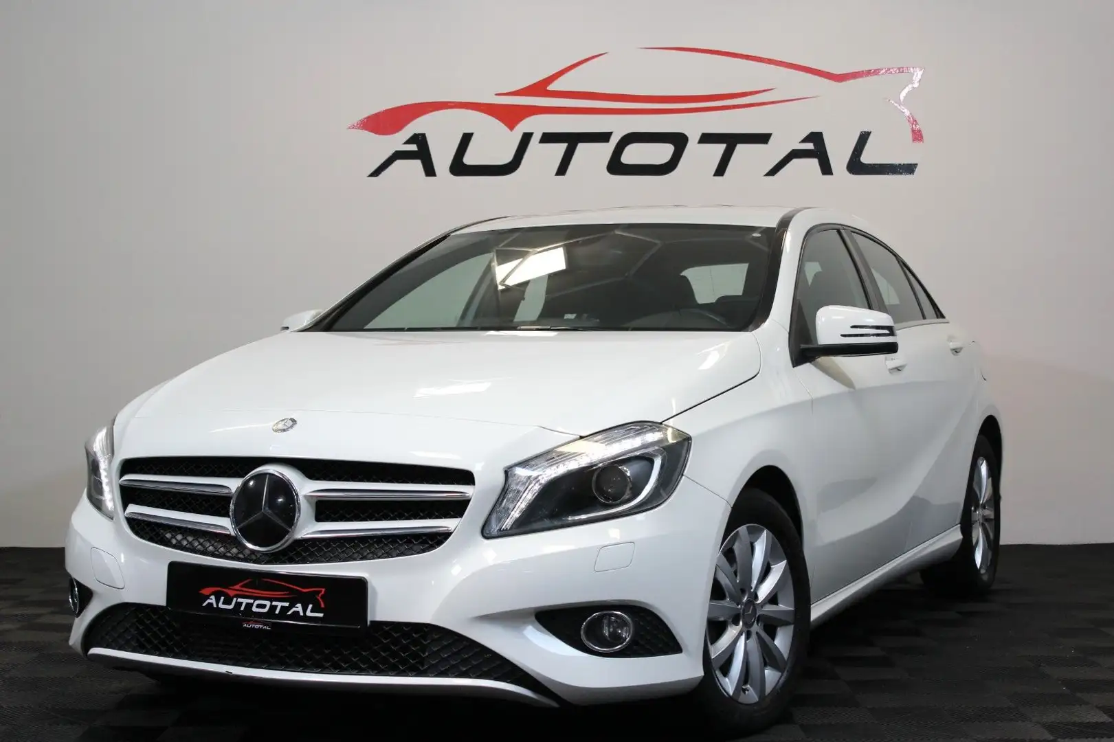 Mercedes-Benz A 180 *BlueEfficiency*Automatik*Xenon*LED*Sport* Blanc - 1