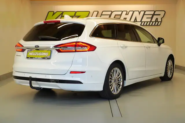 Ford Mondeo view 4
