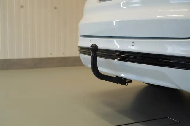 Ford Mondeo view 13