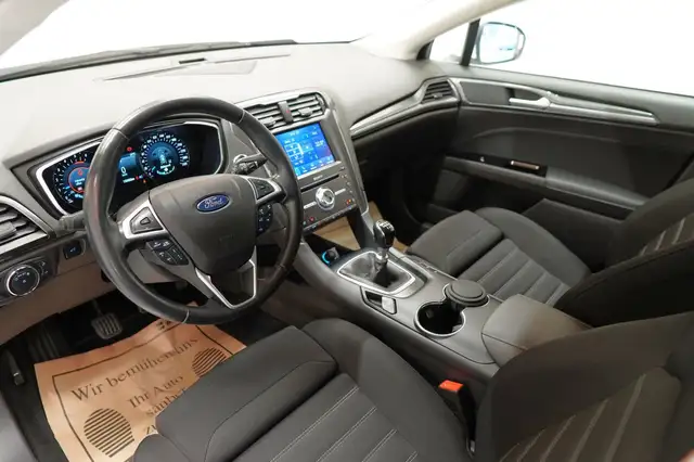 Ford Mondeo view 14