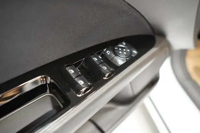 Ford Mondeo view 15
