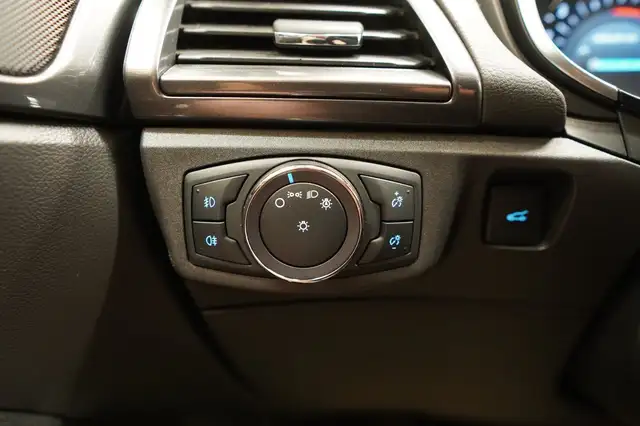 Ford Mondeo view 26