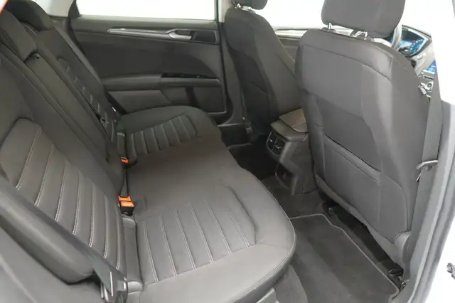 Ford Mondeo view 22