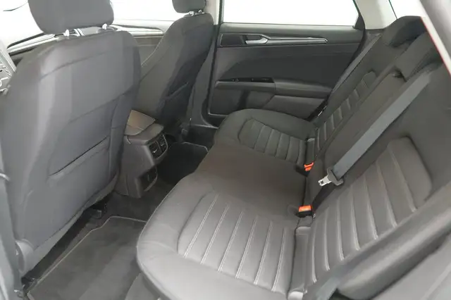 Ford Mondeo view 17