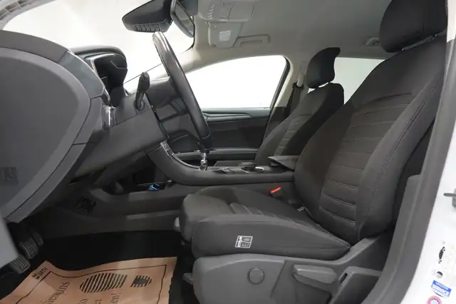 Ford Mondeo view 16
